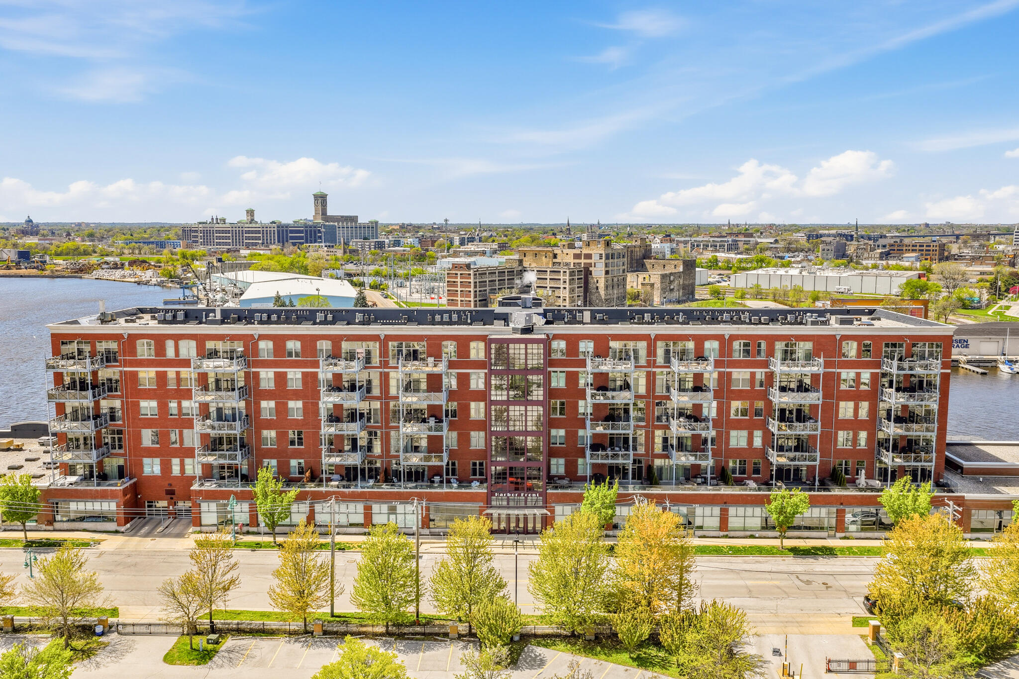 601 E Erie St Unit: 212