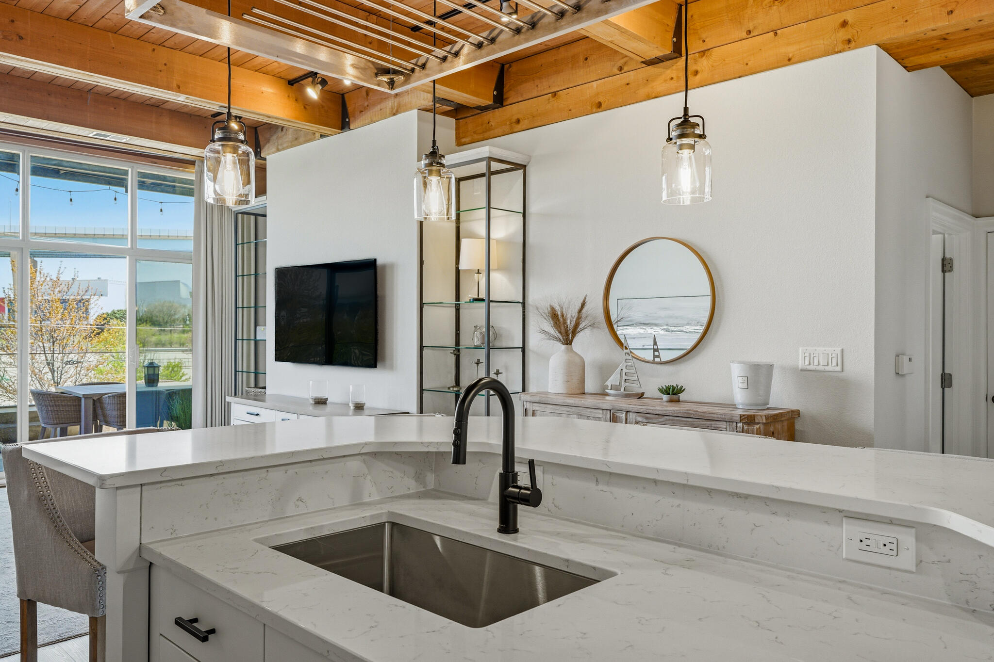 601 E Erie St Unit: 212