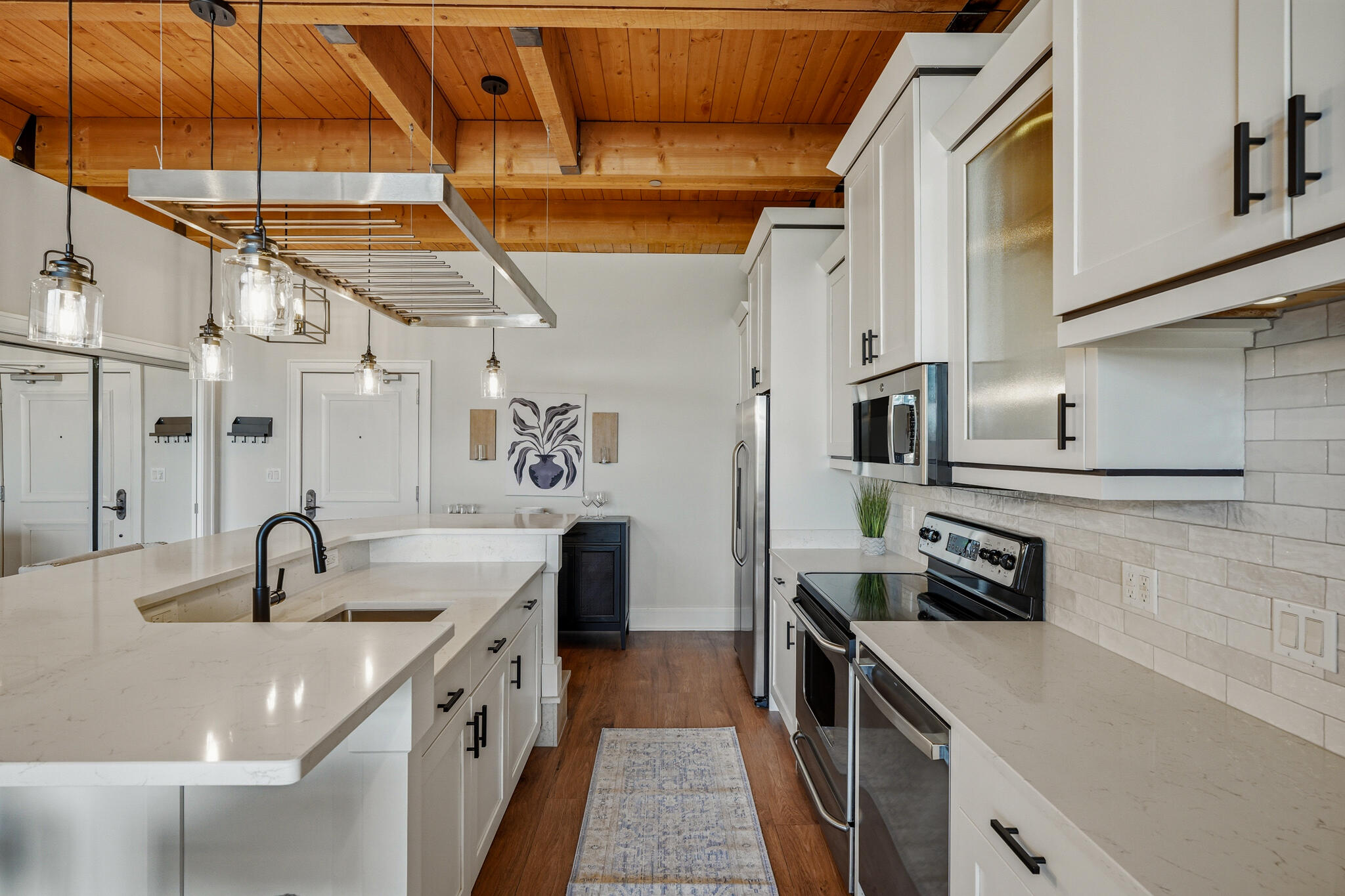 601 E Erie St Unit: 212