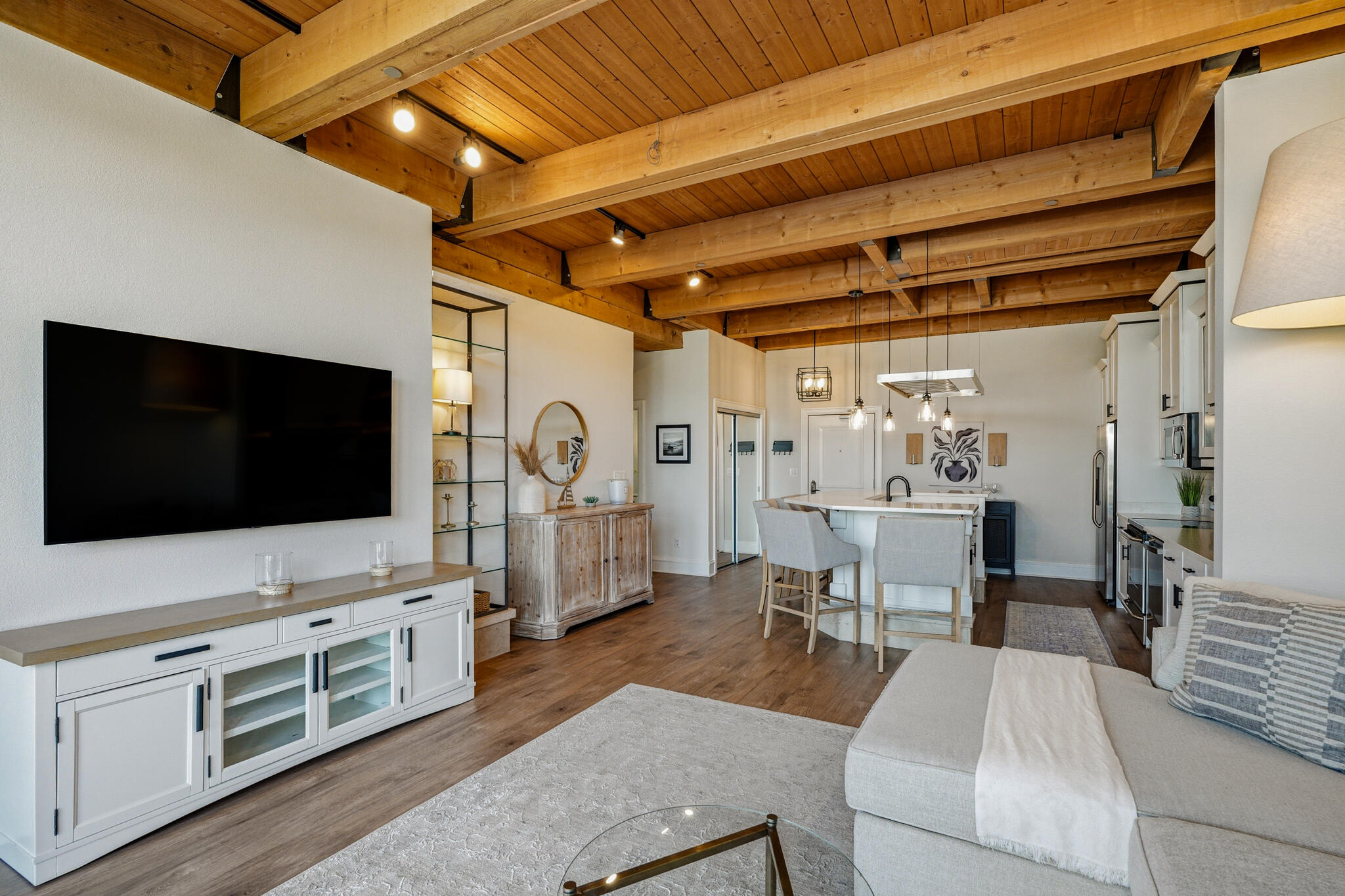 601 E Erie St Unit: 212