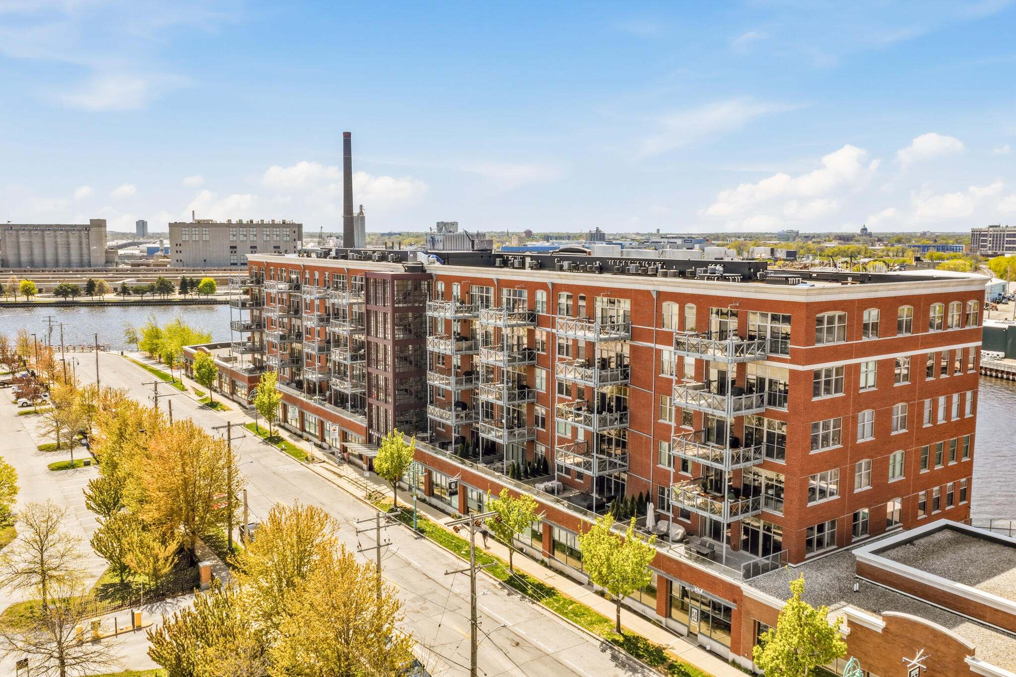 601 E Erie St Unit: 212