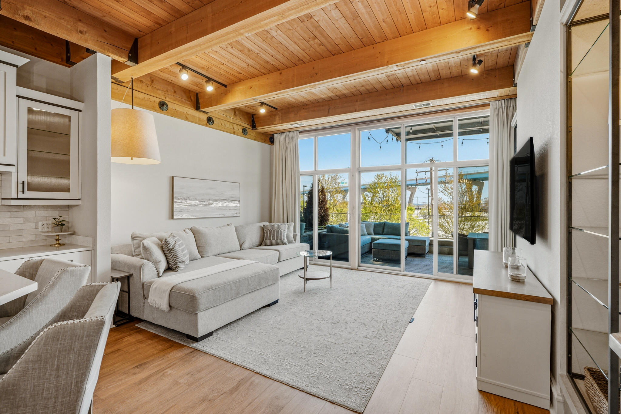 601 E Erie St Unit: 212