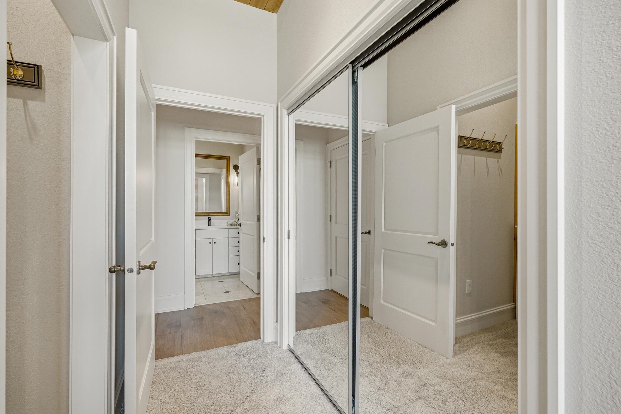 601 E Erie St Unit: 212