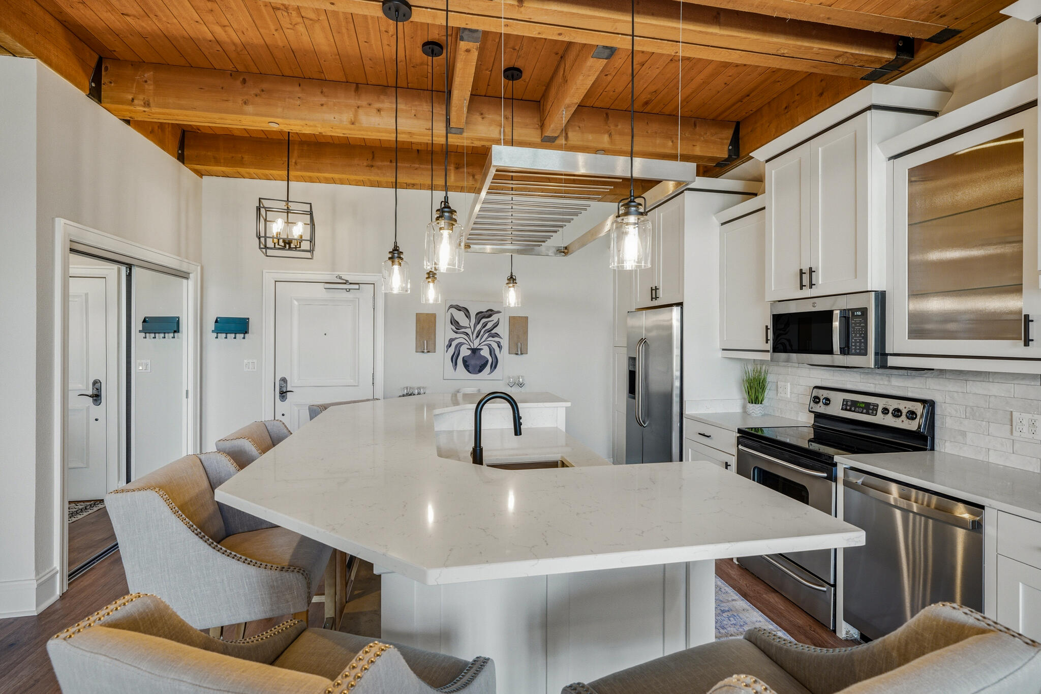 601 E Erie St Unit: 212