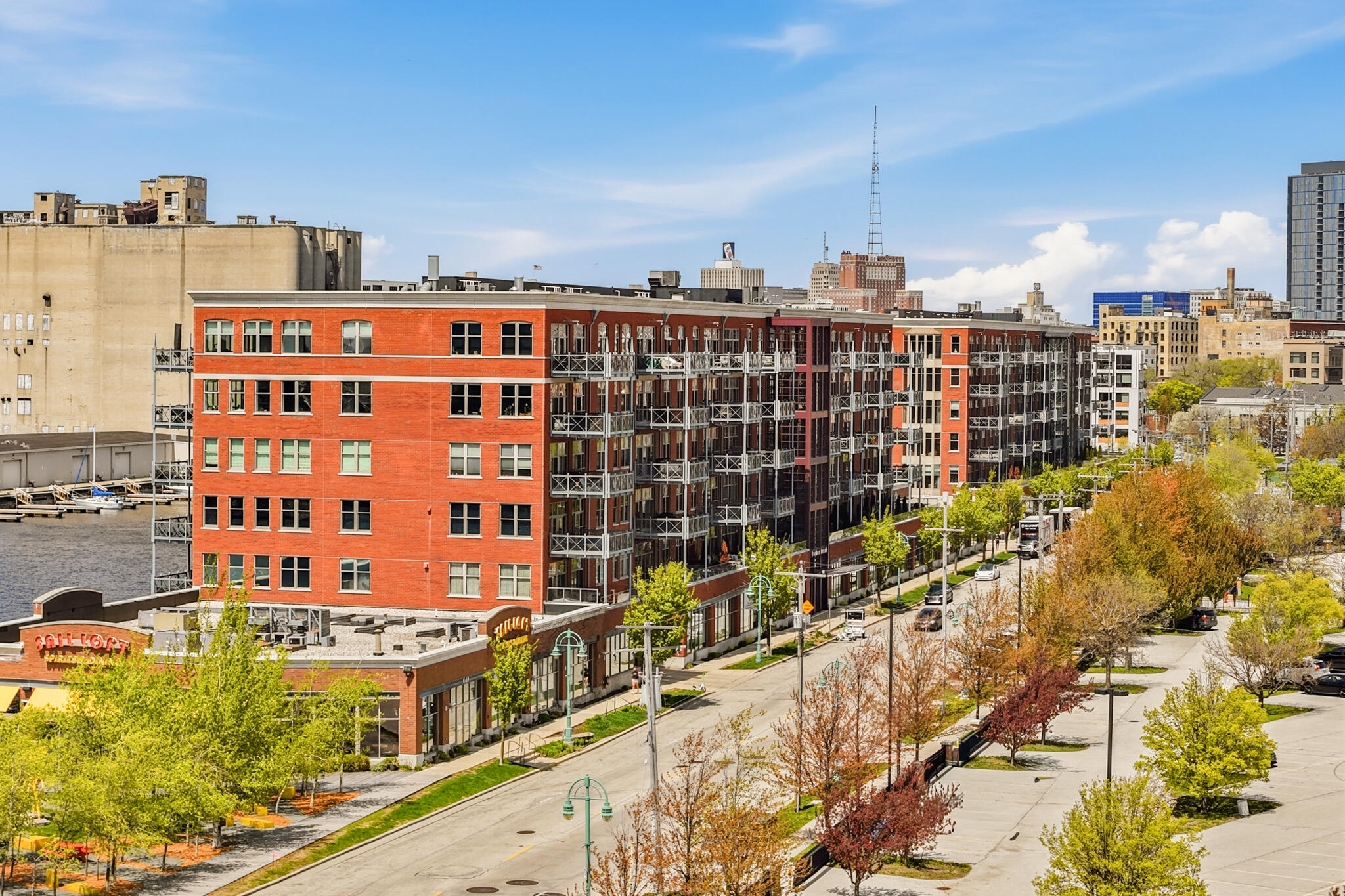 601 E Erie St Unit: 212