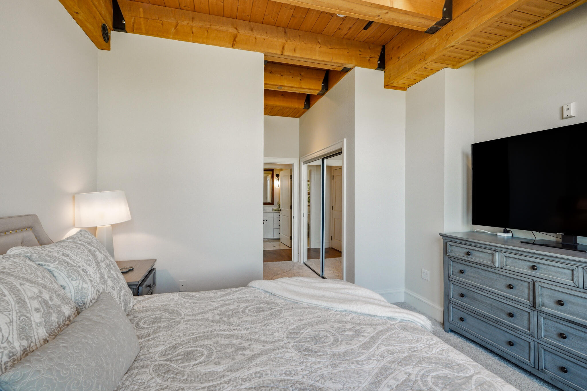 601 E Erie St Unit: 212