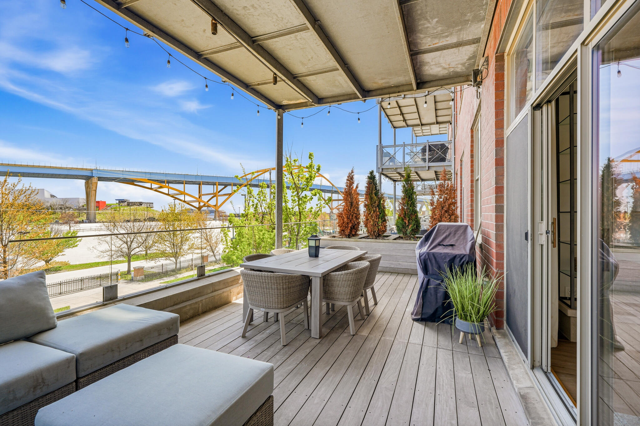 601 E Erie St Unit: 212