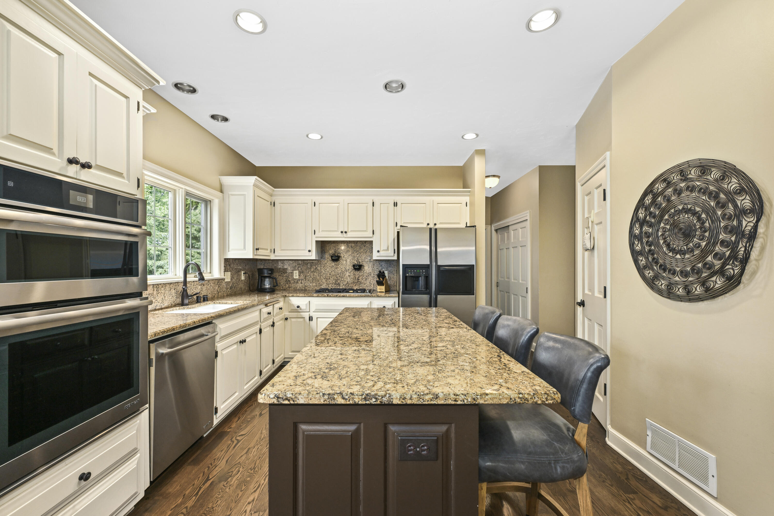 4665 Hastings Dr