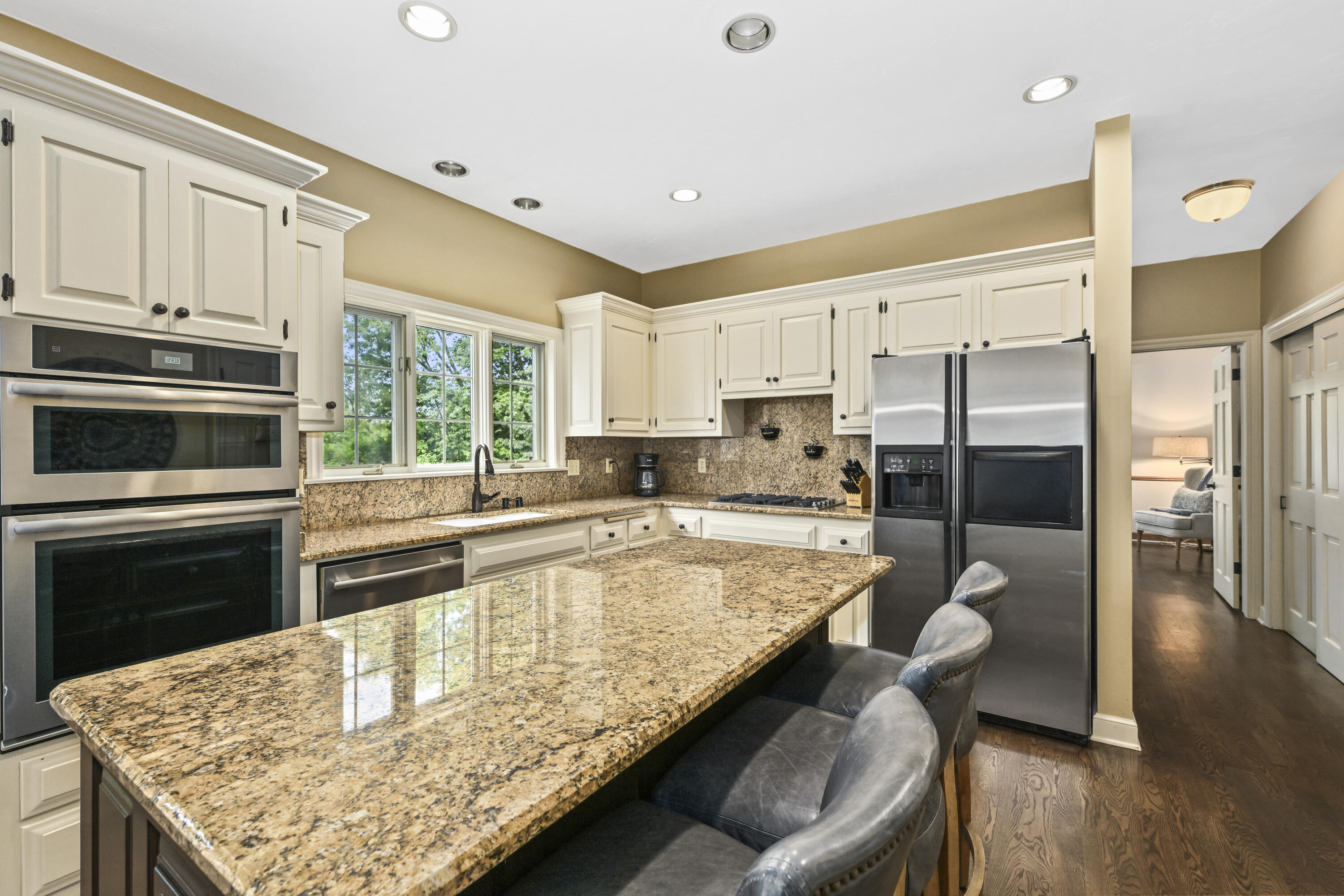 4665 Hastings Dr