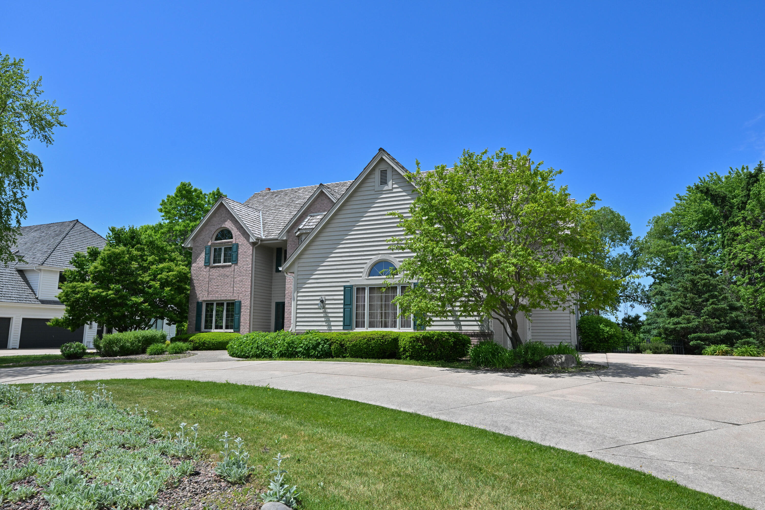 4665 Hastings Dr