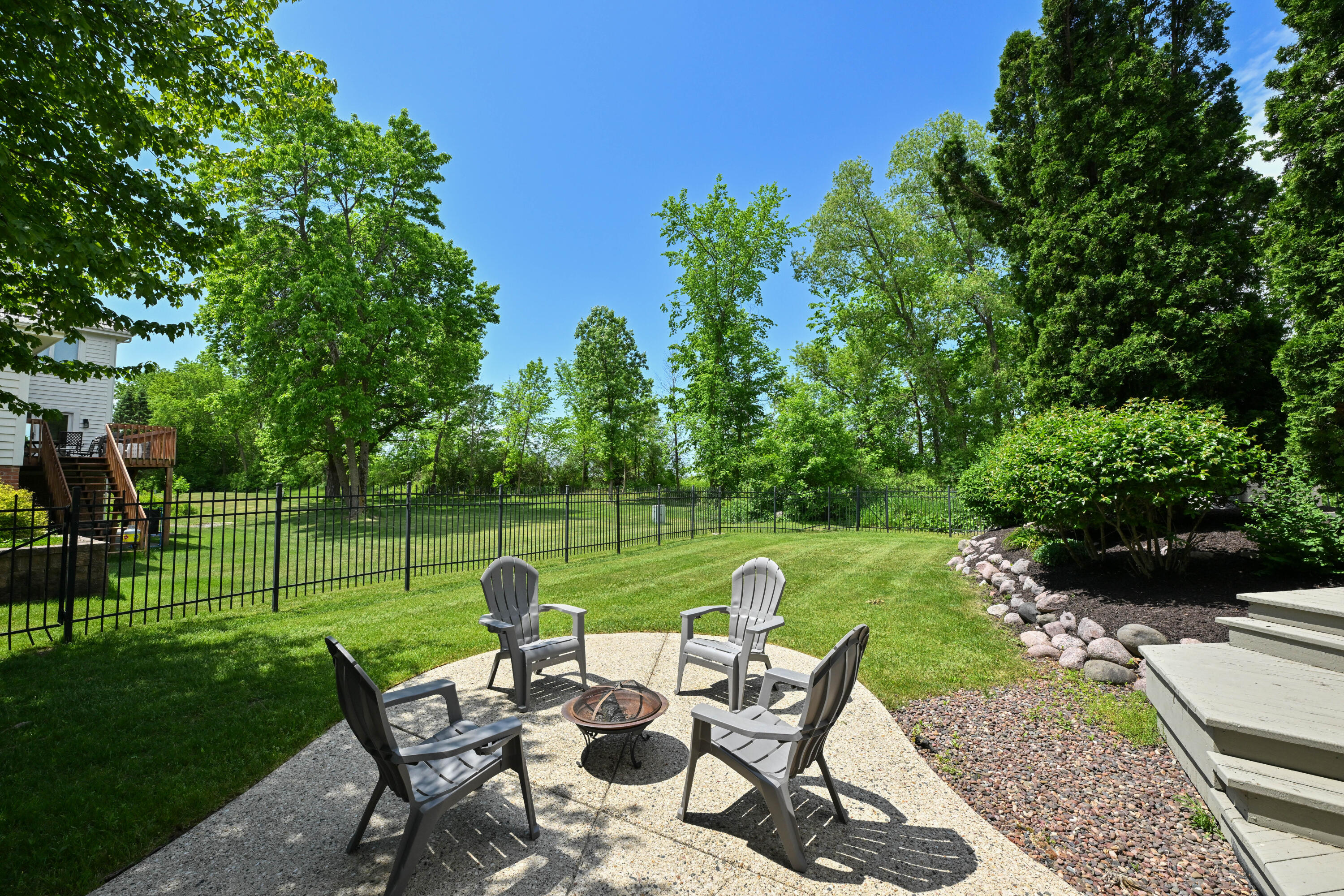 4665 Hastings Dr