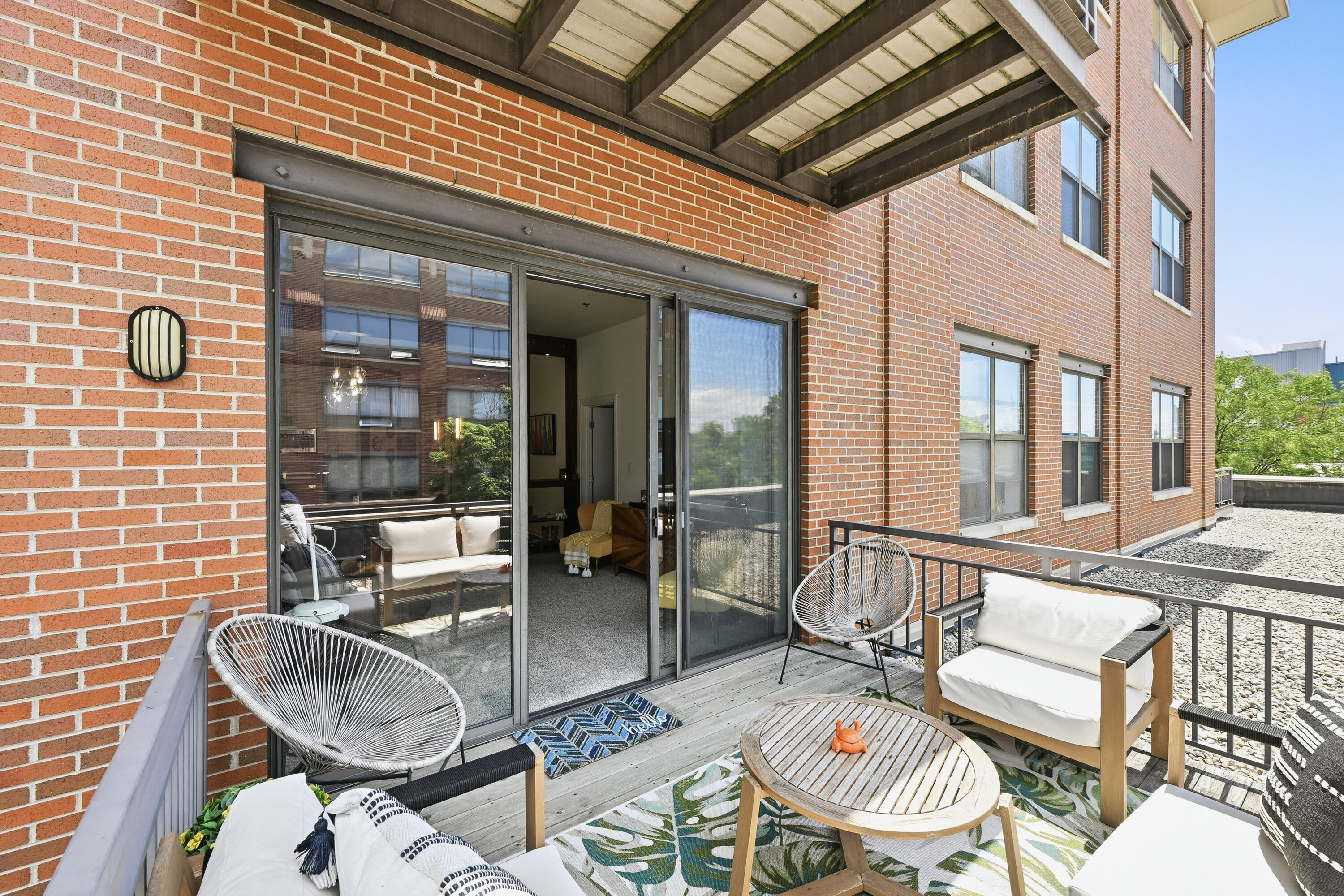 1924 N Hubbard St, 305