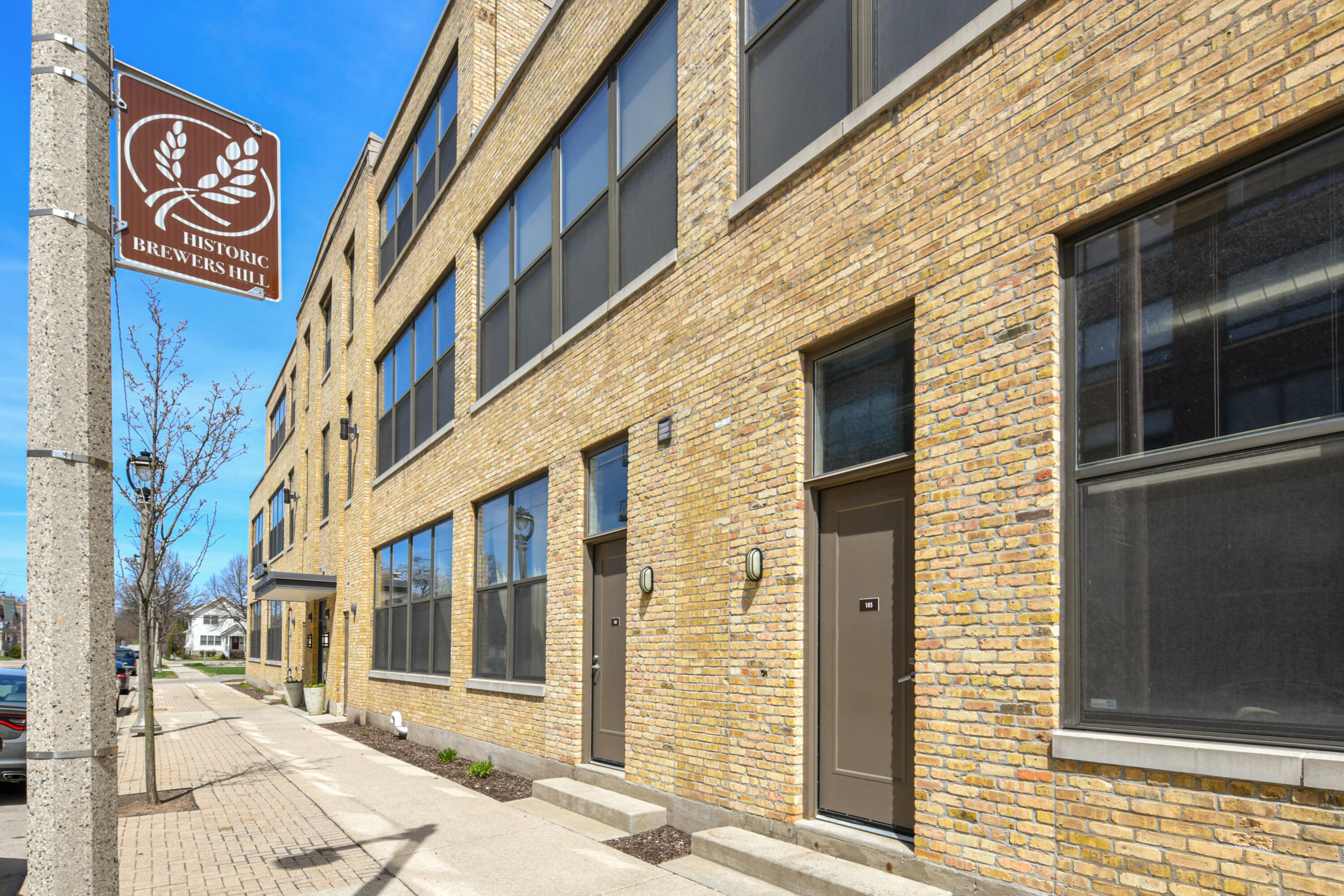 1924 N Hubbard St, 305