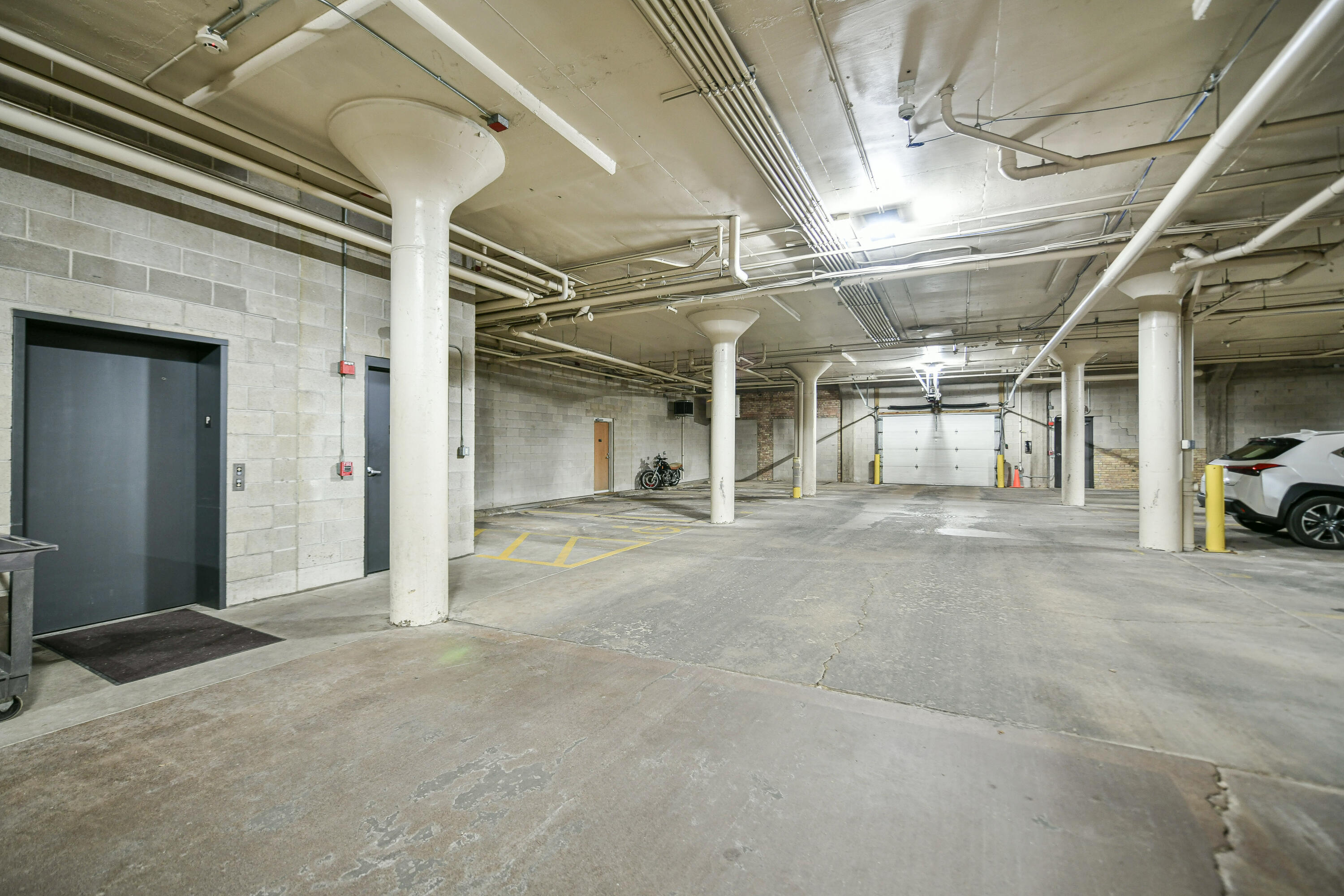 1924 N Hubbard St, 305