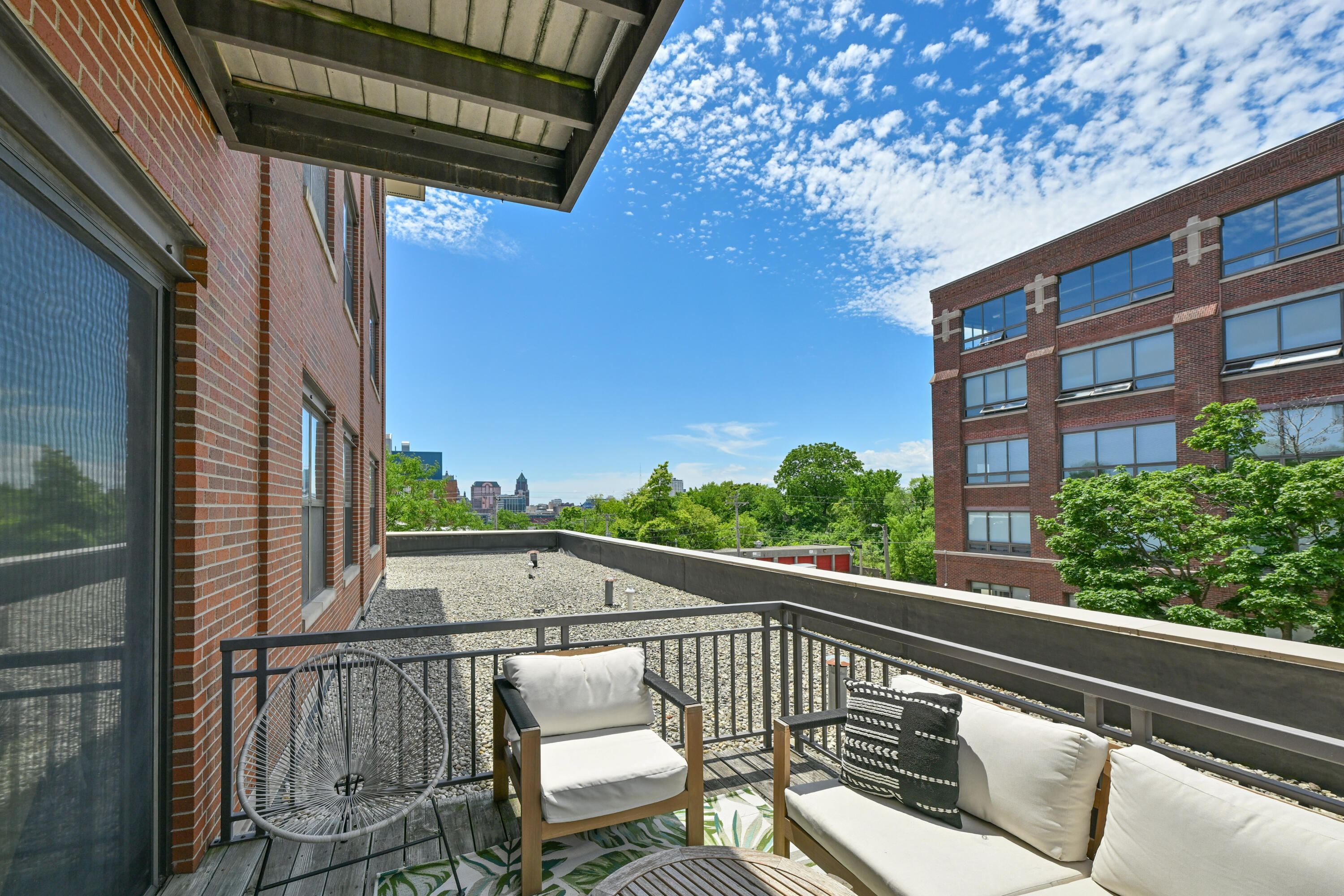 1924 N Hubbard St, 305