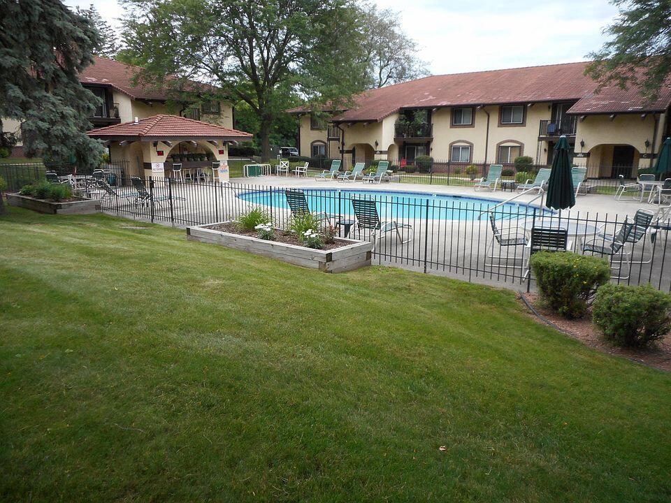 N82W13524 Fond Du Lac Ave, C106