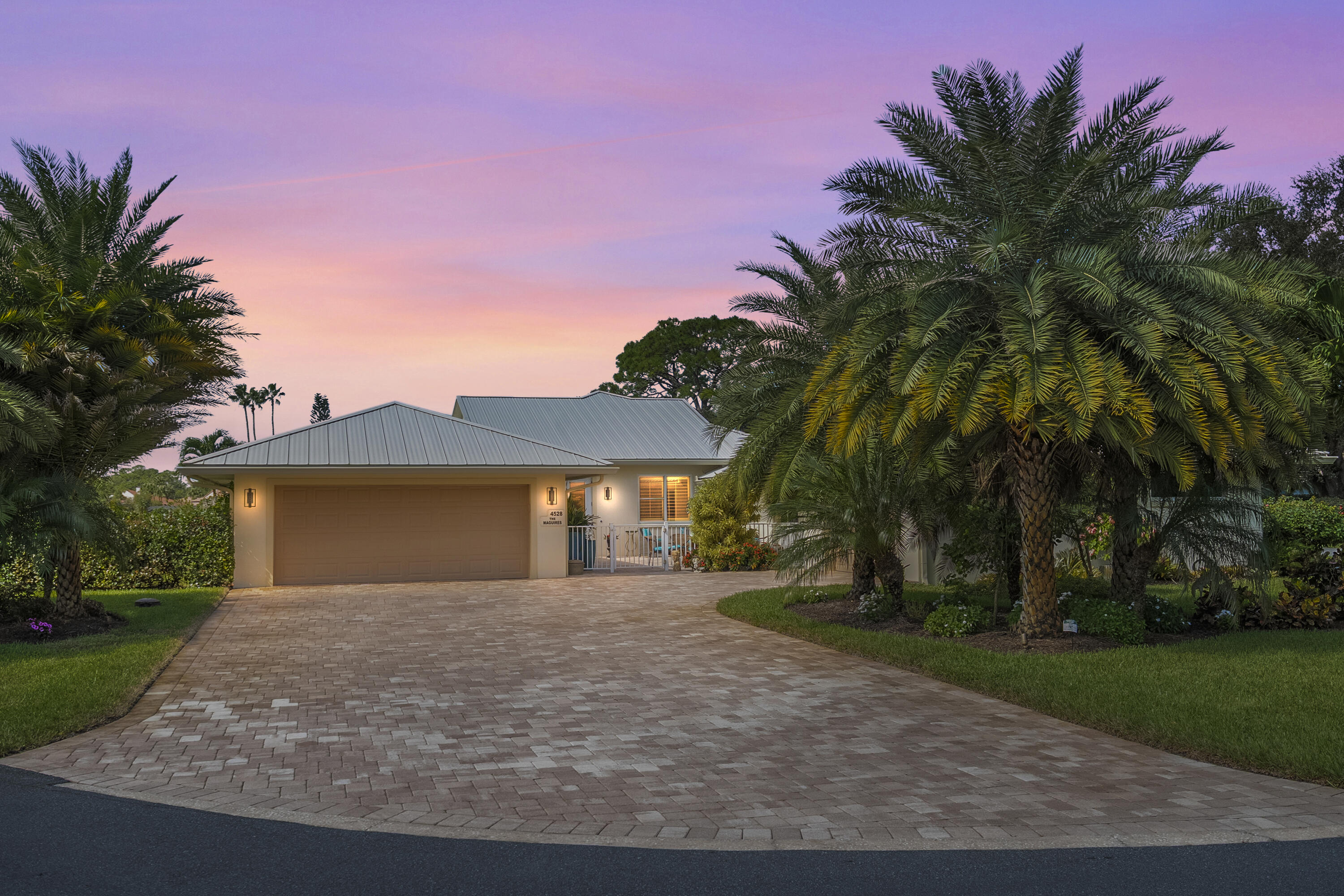 4528 SW Fenwick Lane