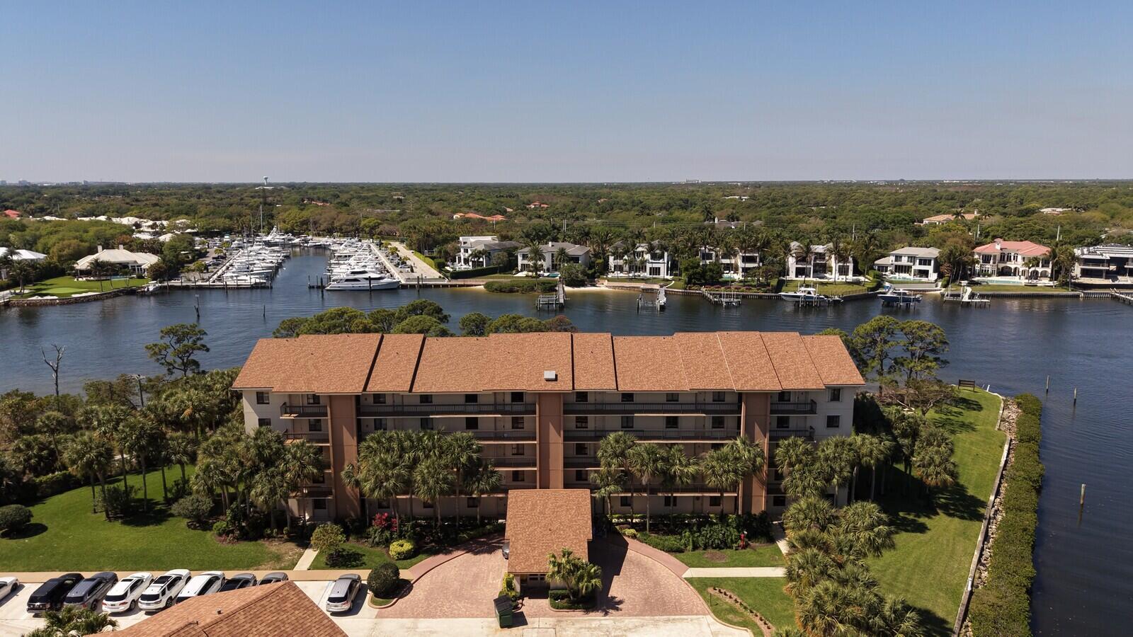 1001 Seafarer Circle 405