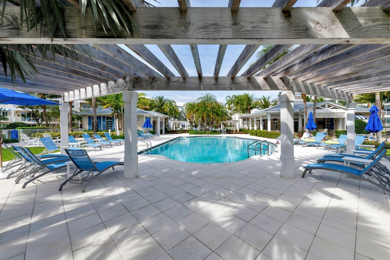 814 S Bay Colony Dr Drive S