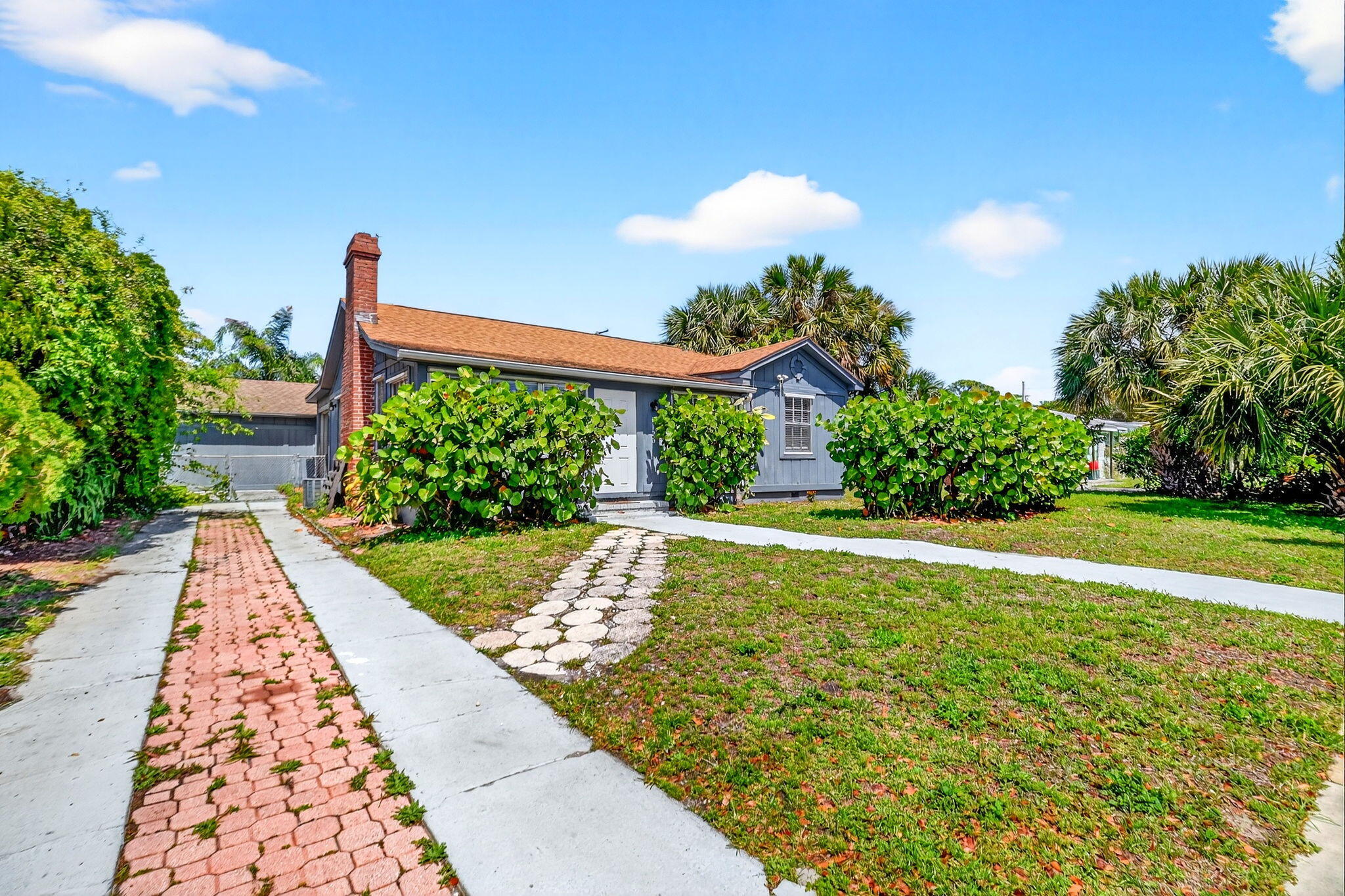 1123 Oak Street