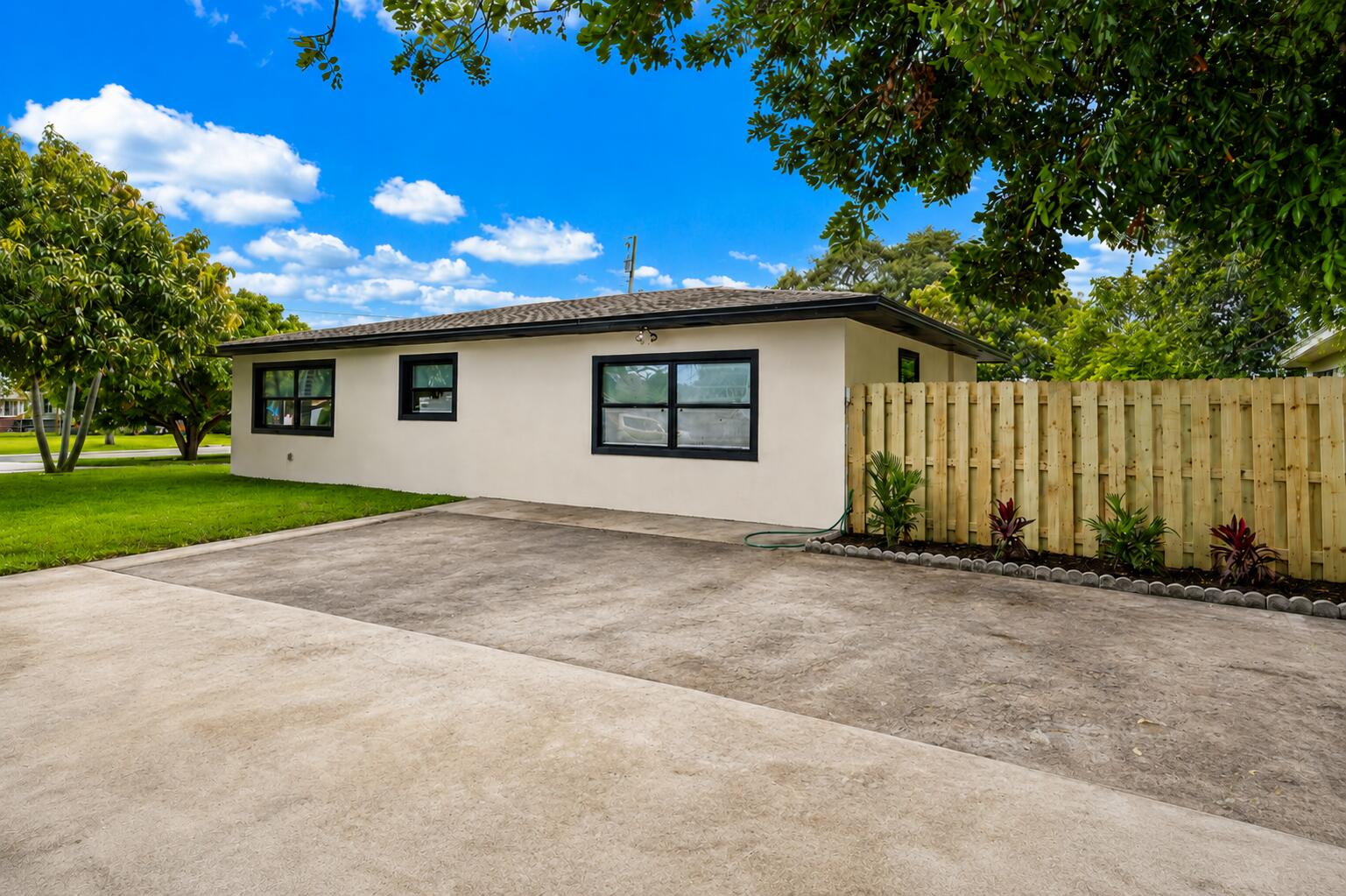 117 SE 22nd Avenue | Boynton Beach, Florida