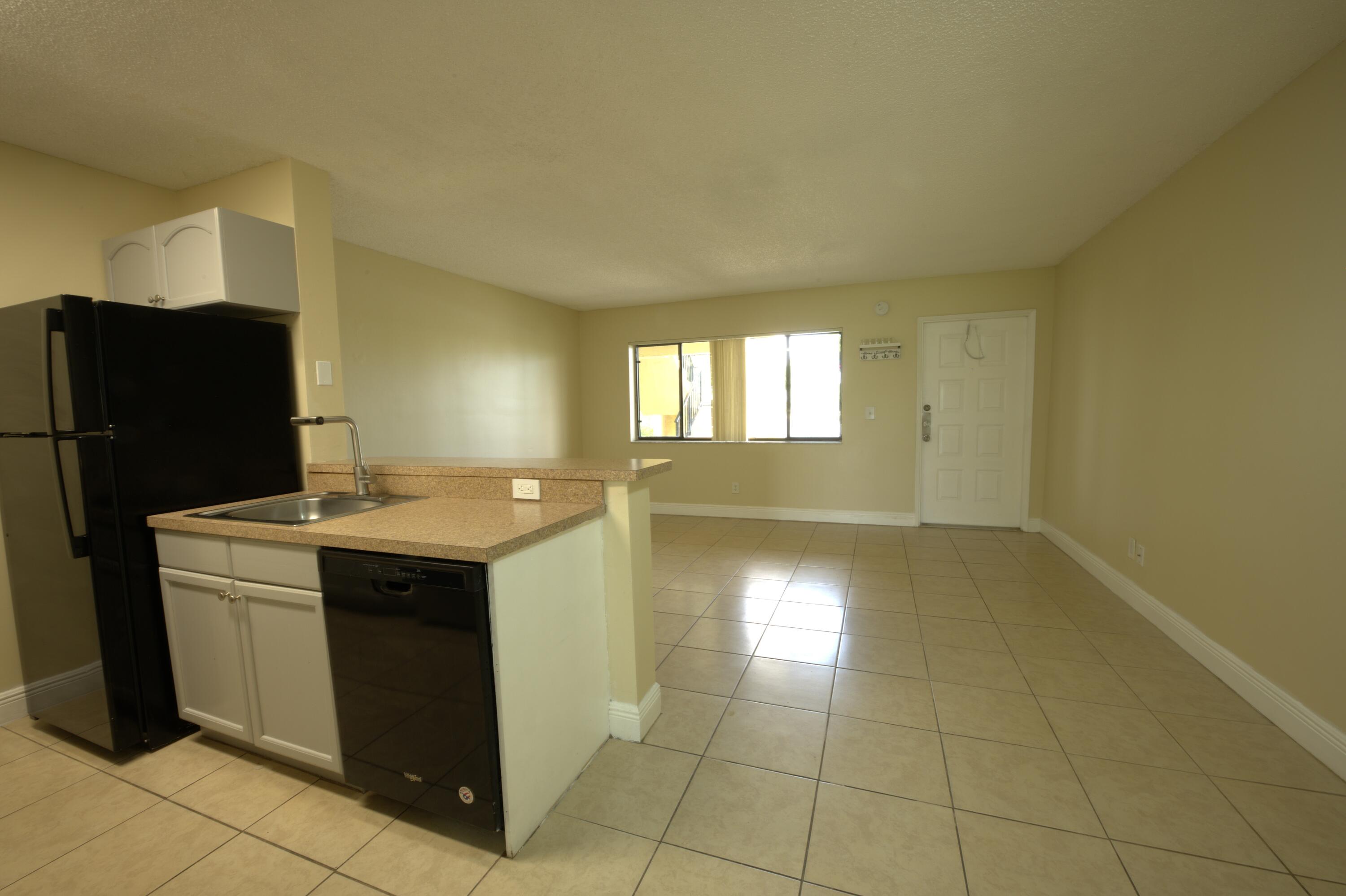 1617 Meadows Circle W