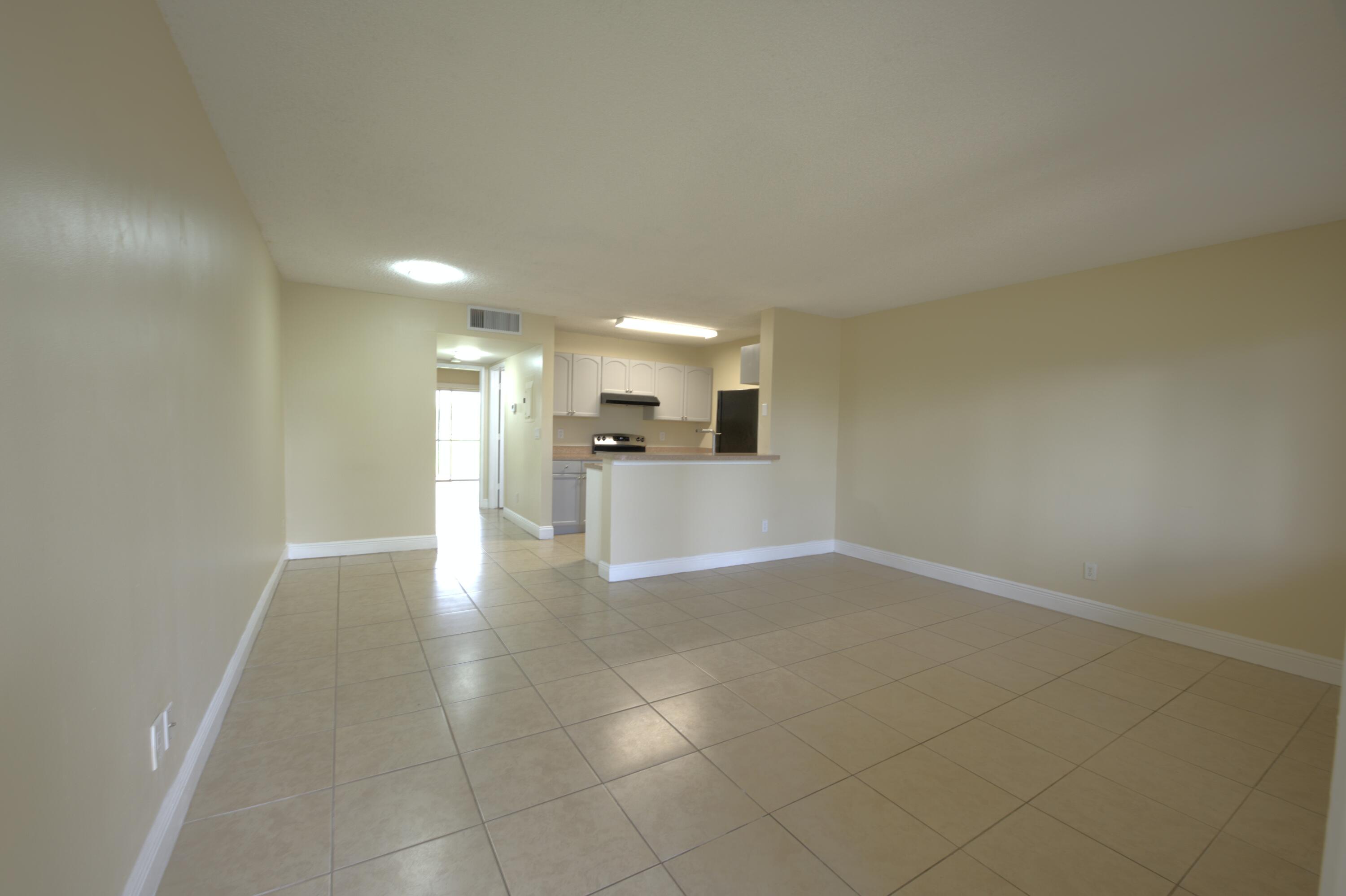 1617 Meadows Circle W