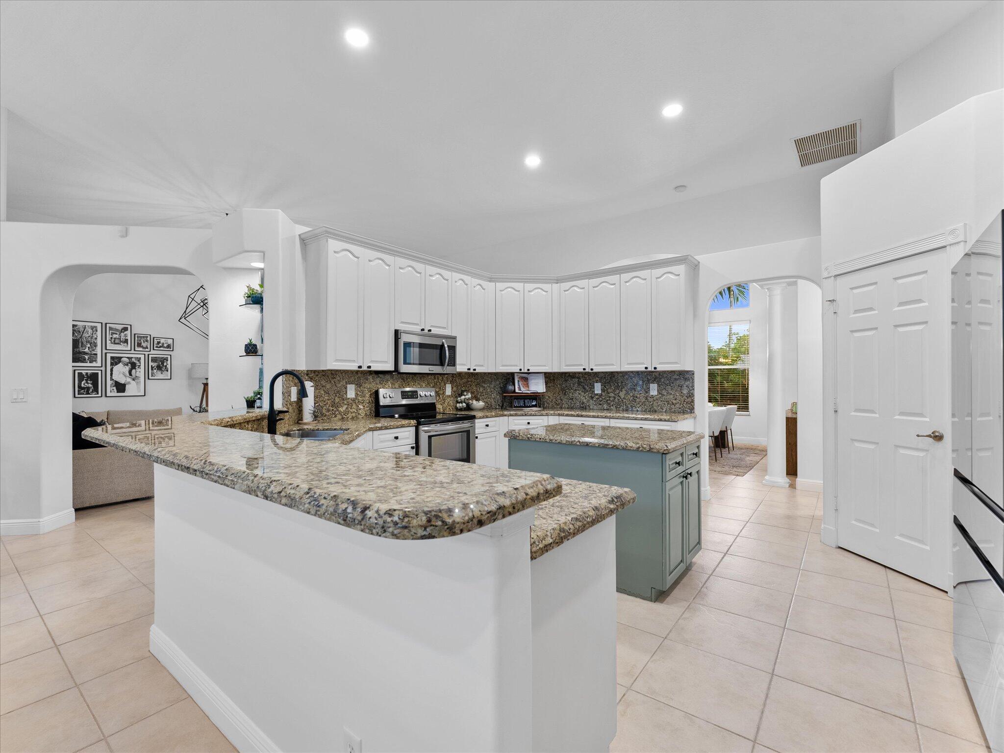 12975 N 169th Ct Court N, Farms
