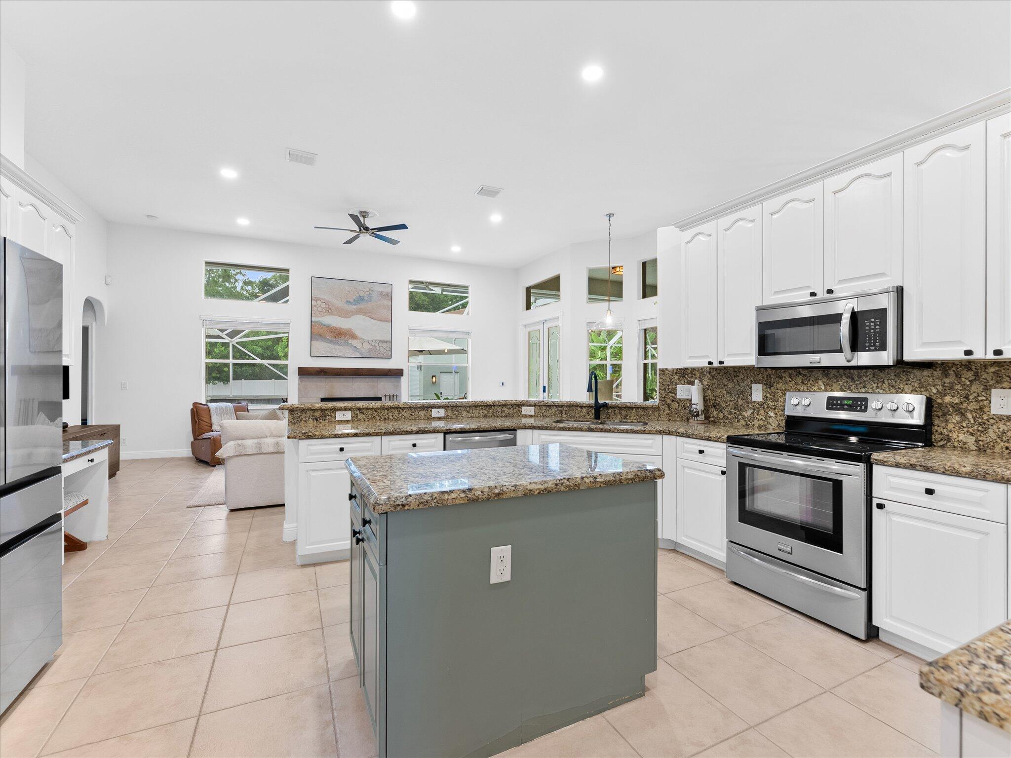 12975 N 169th Ct Court N, Farms