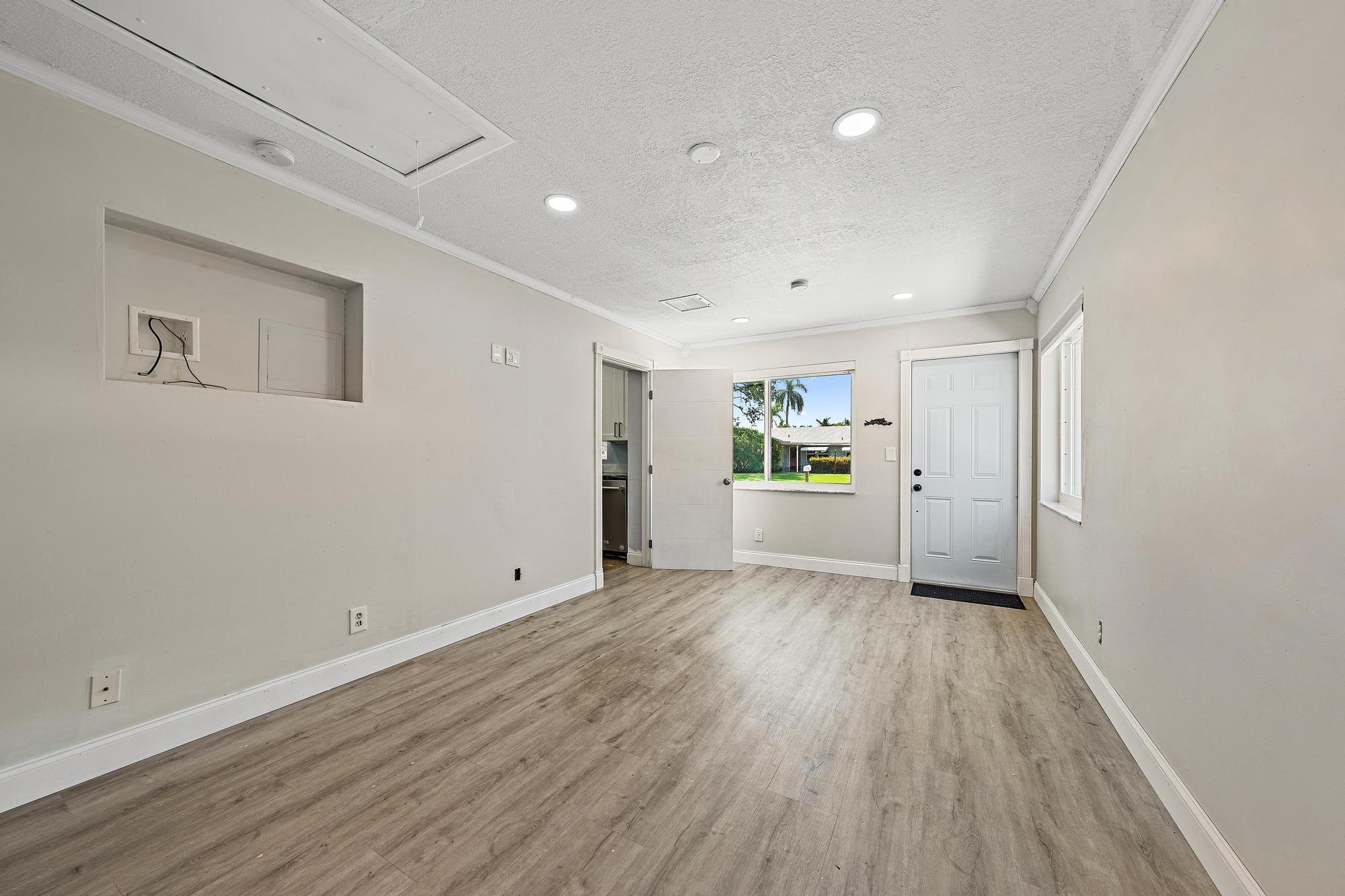 1 WINDSOR Road W