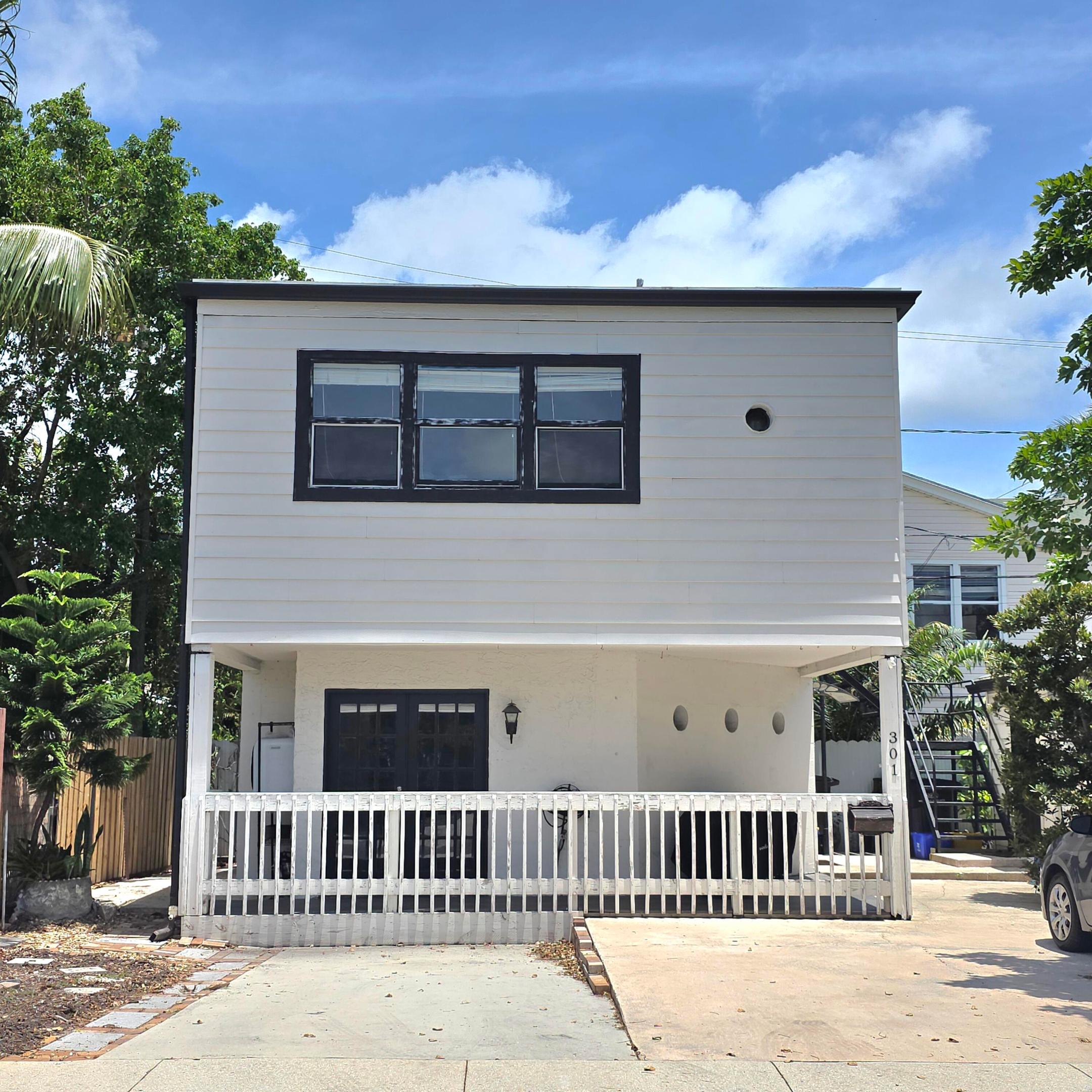 3709 S Olive Avenue 301 Central Dr