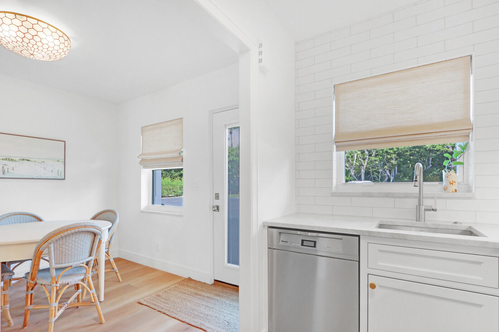 139 Sunrise Avenue 1090