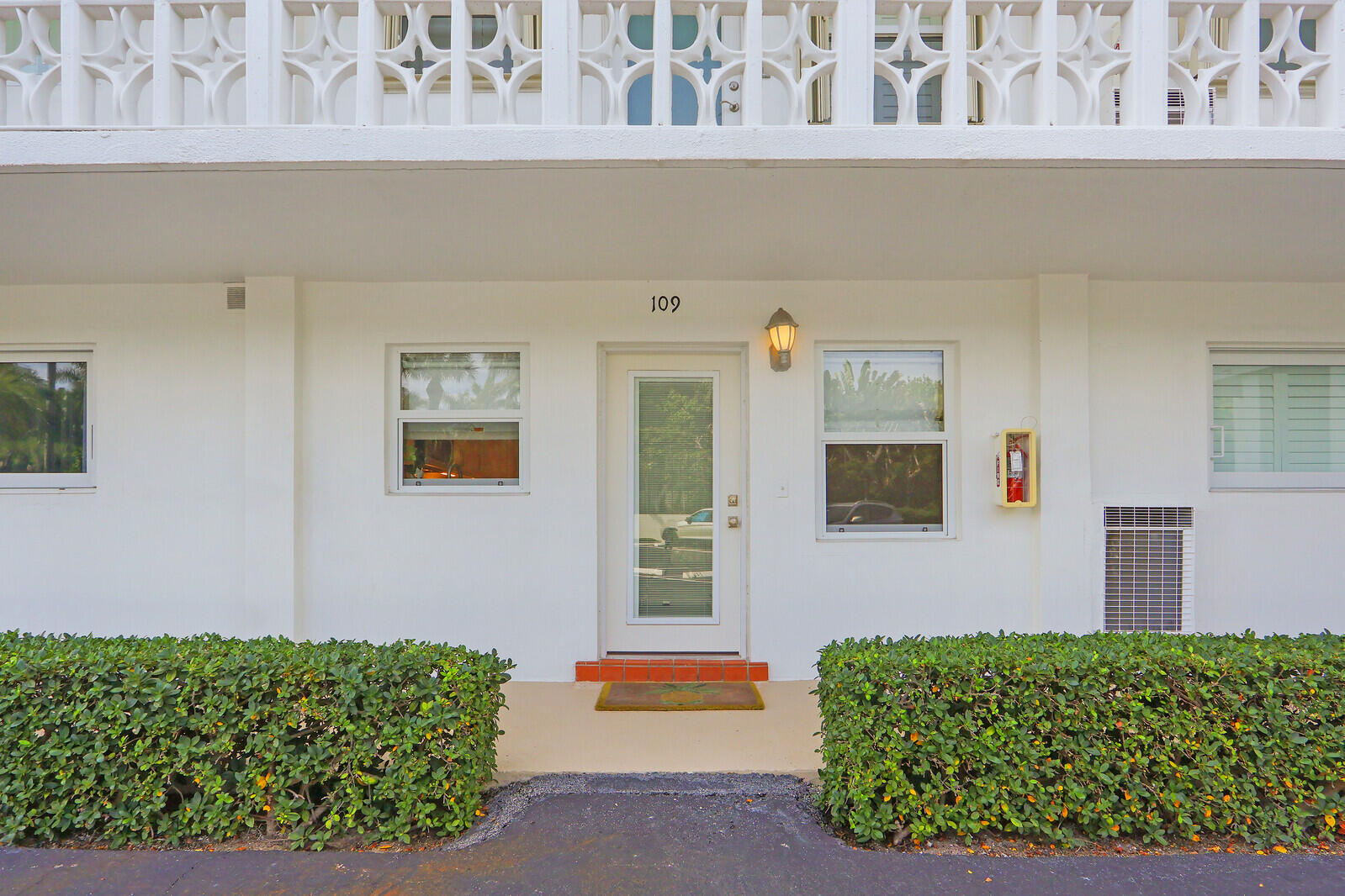 139 Sunrise Avenue 1090
