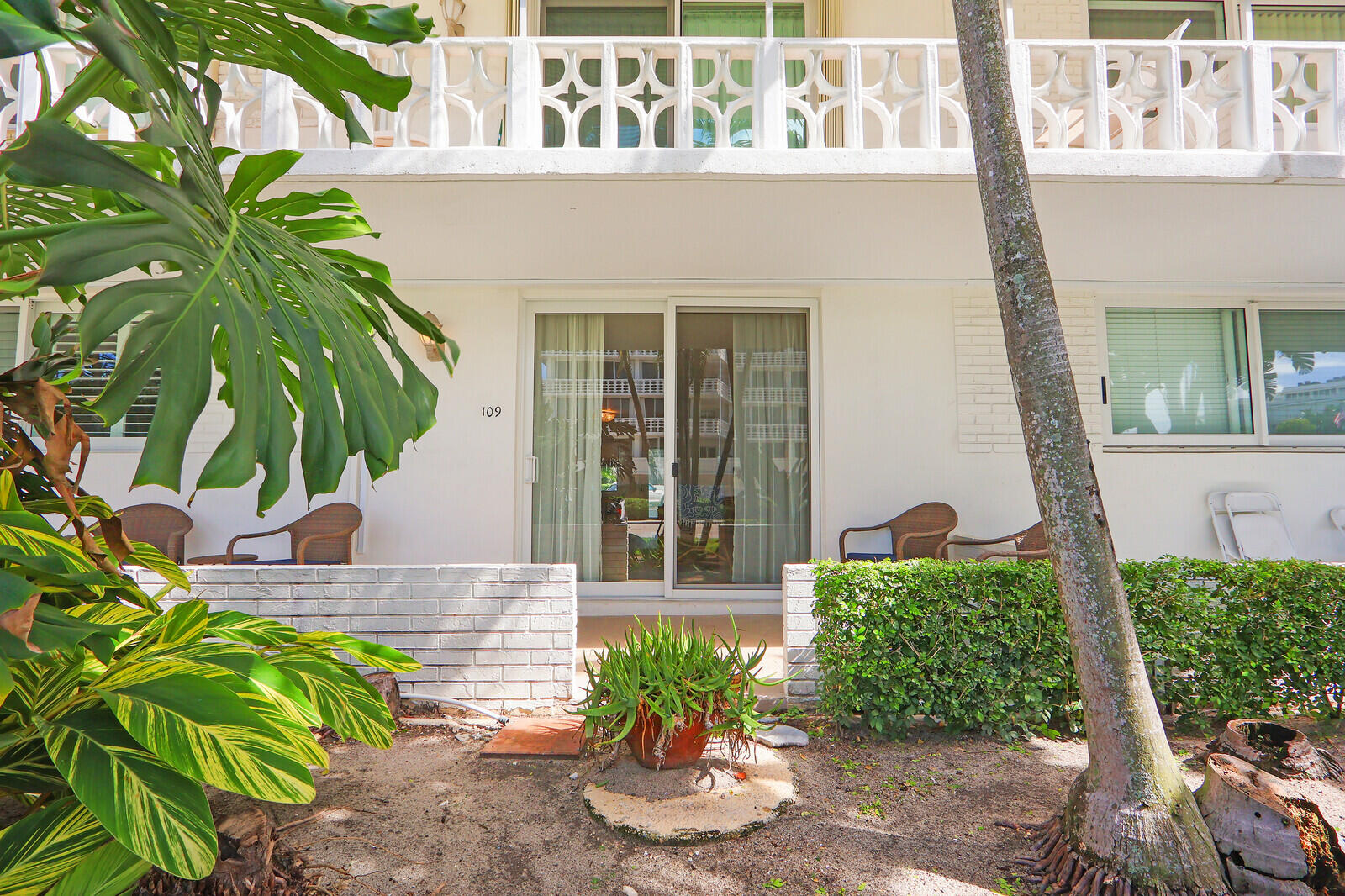 139 Sunrise Avenue 1090