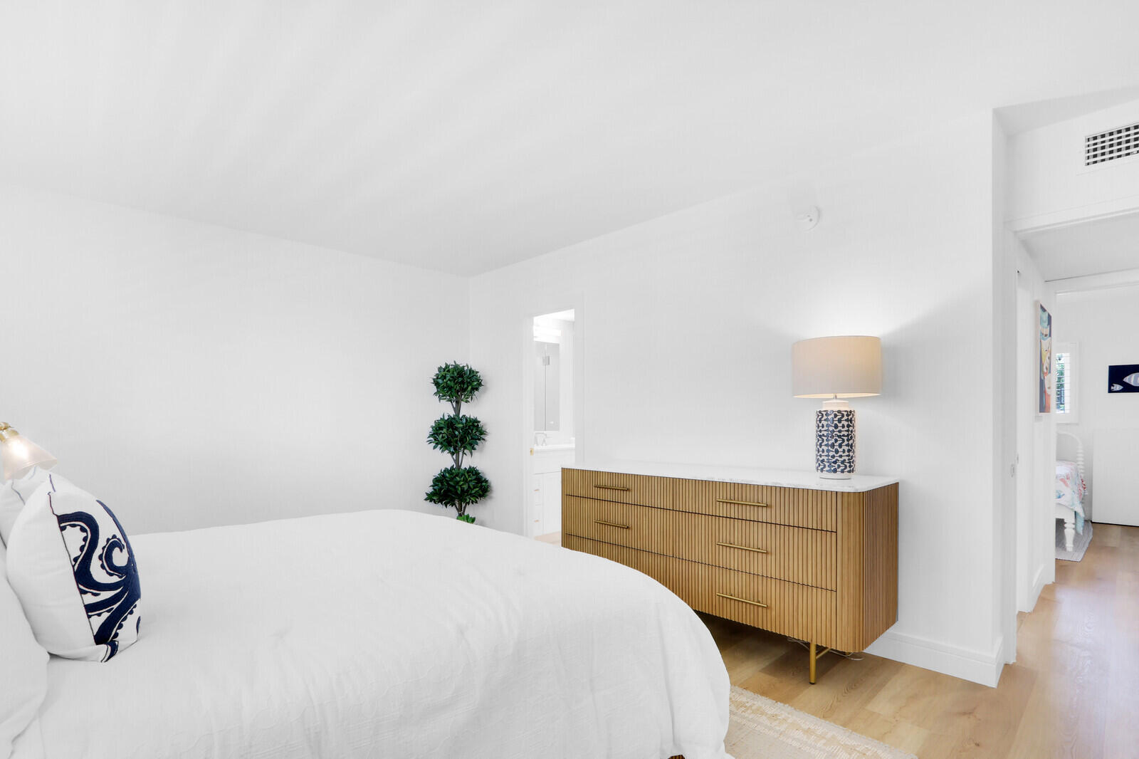139 Sunrise Avenue 1090