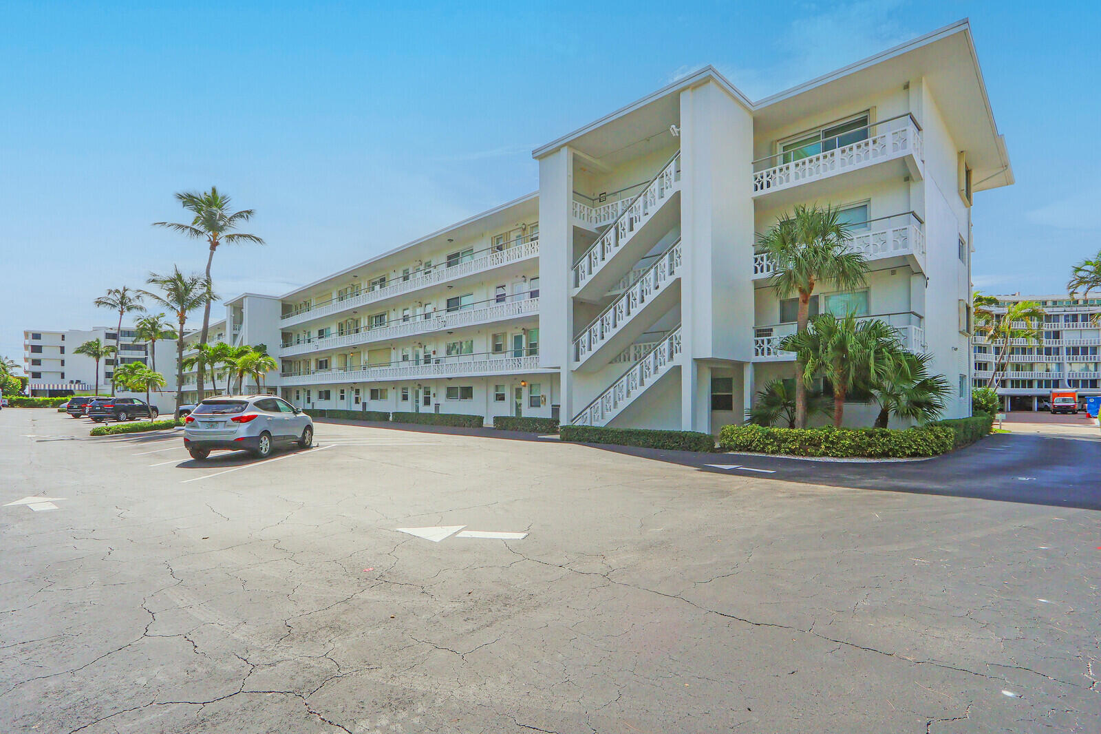 139 Sunrise Avenue 1090