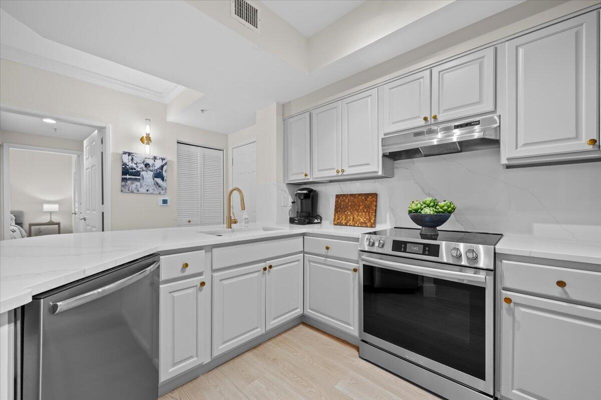 720 S Sapodilla Avenue 204