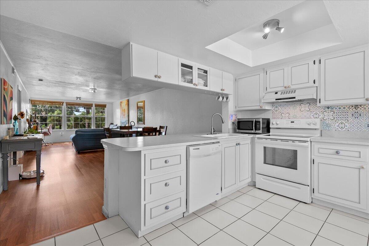 1805 PALM BEACH TRACE Drive