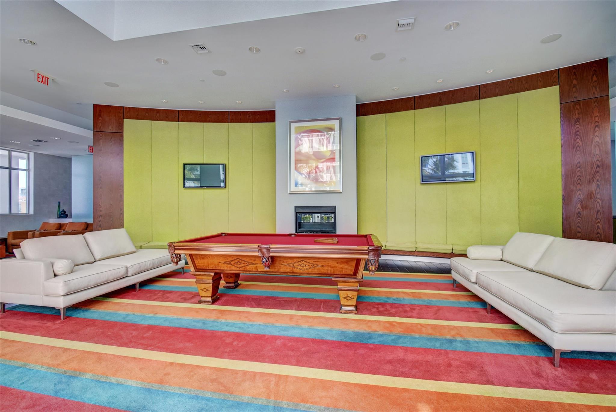 300 S Australian Ave 1519