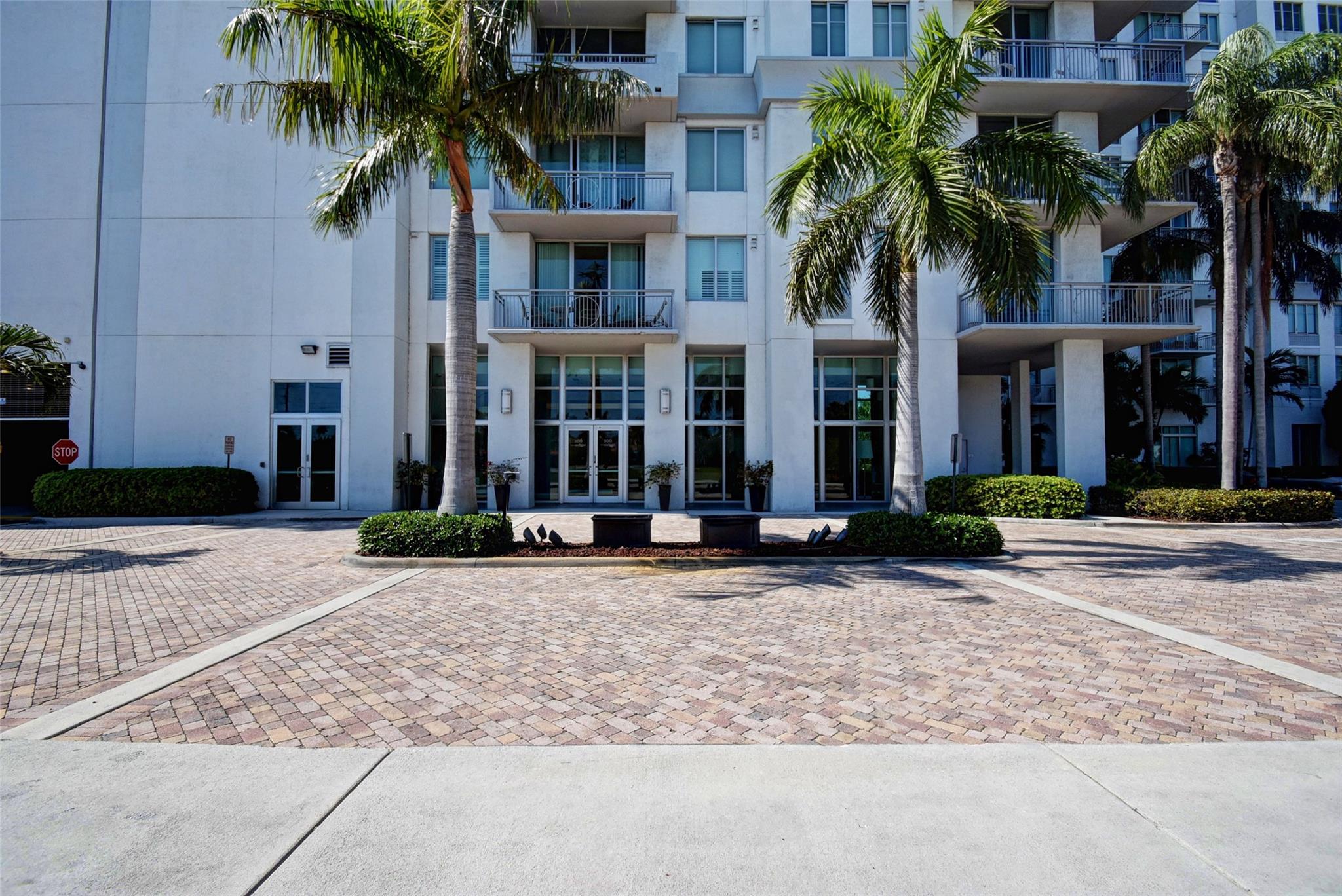 300 S Australian Ave 1519
