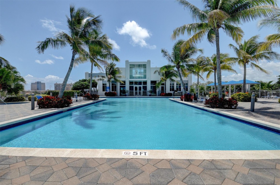 300 S Australian Ave 1519