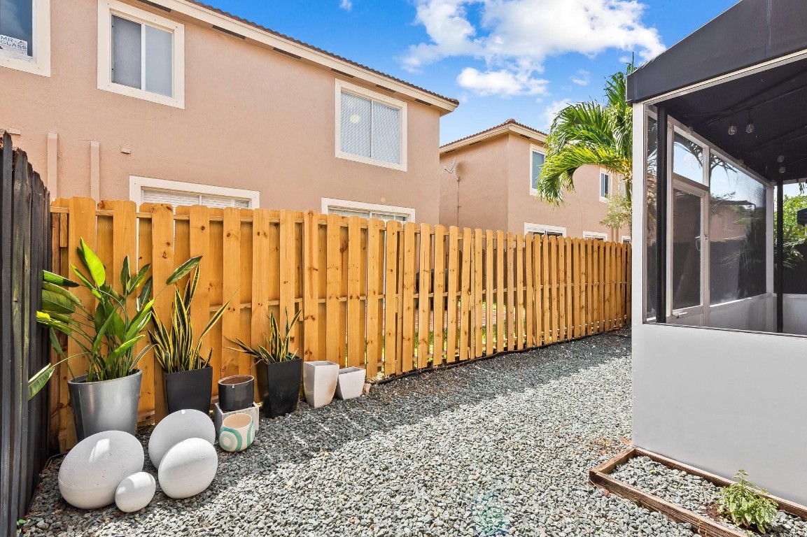 5157 Meadow Oaks Dr 5157