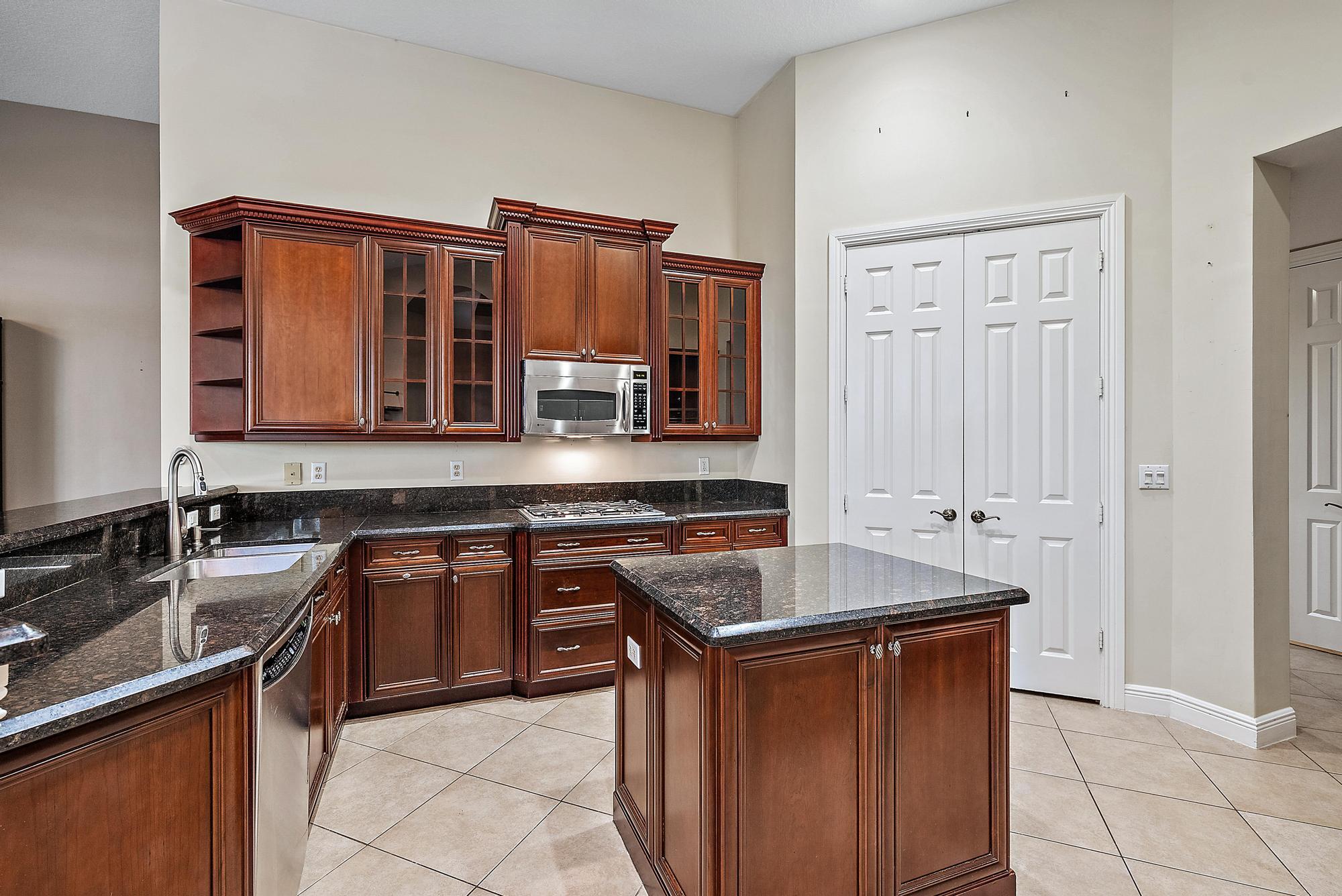 11801 SW Rossano Ln