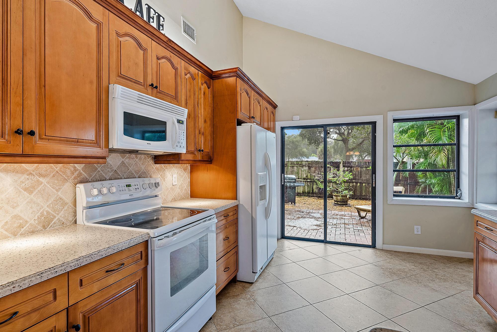 9006 Highland Pines Trail