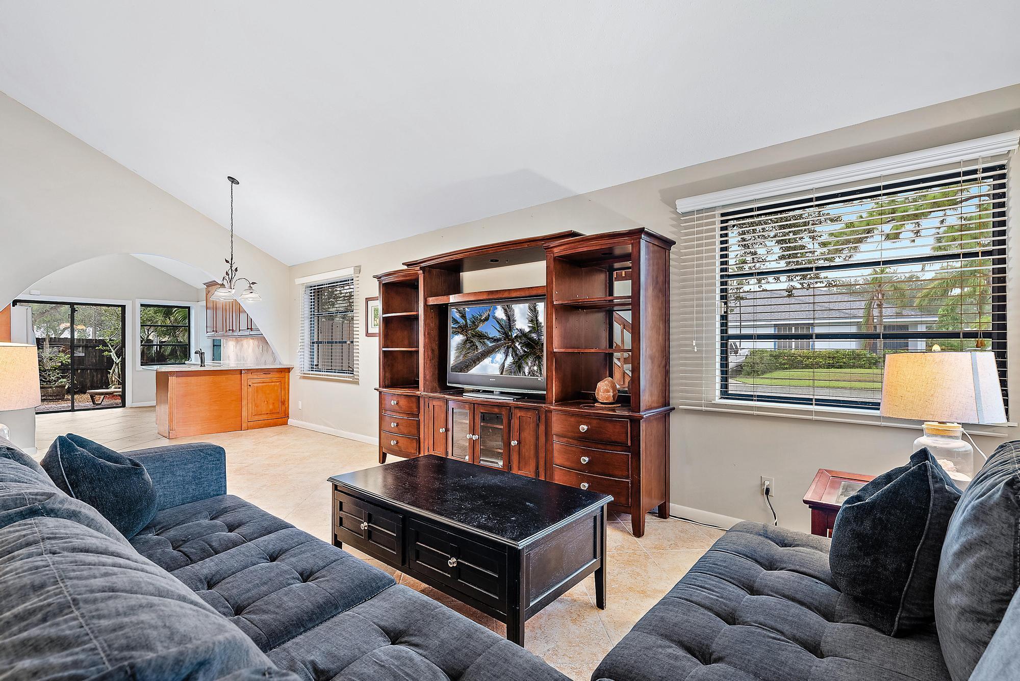 9006 Highland Pines Trail