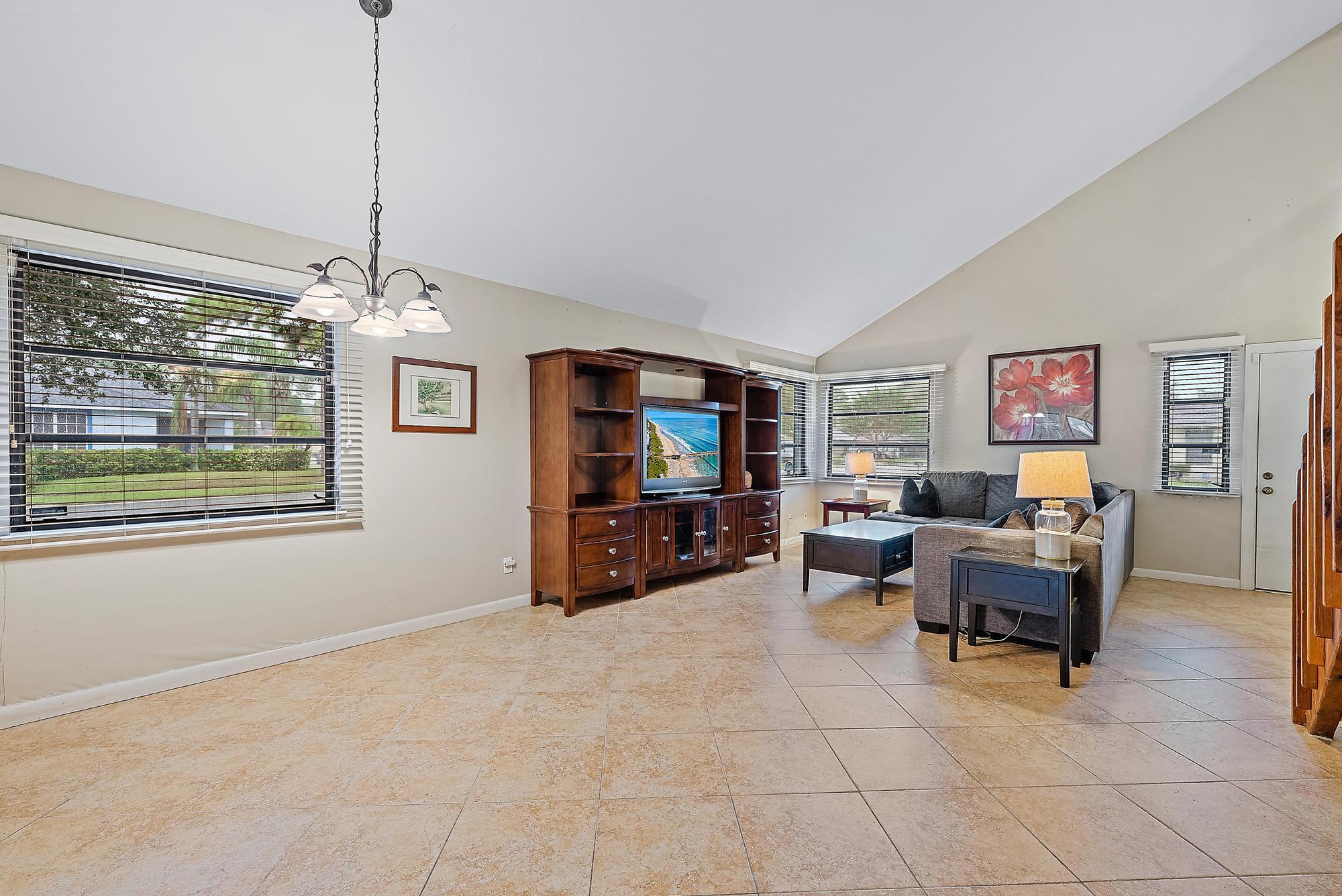 9006 Highland Pines Trail