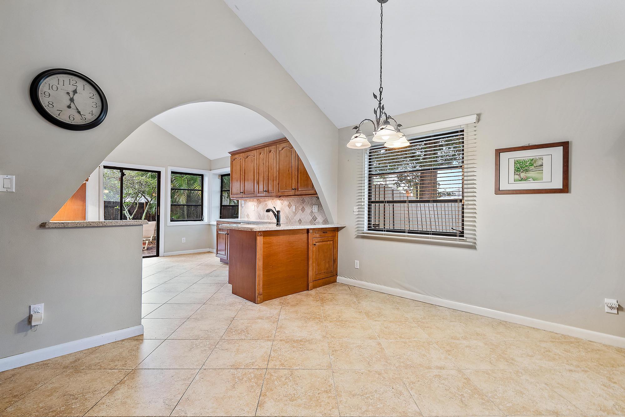 9006 Highland Pines Trail