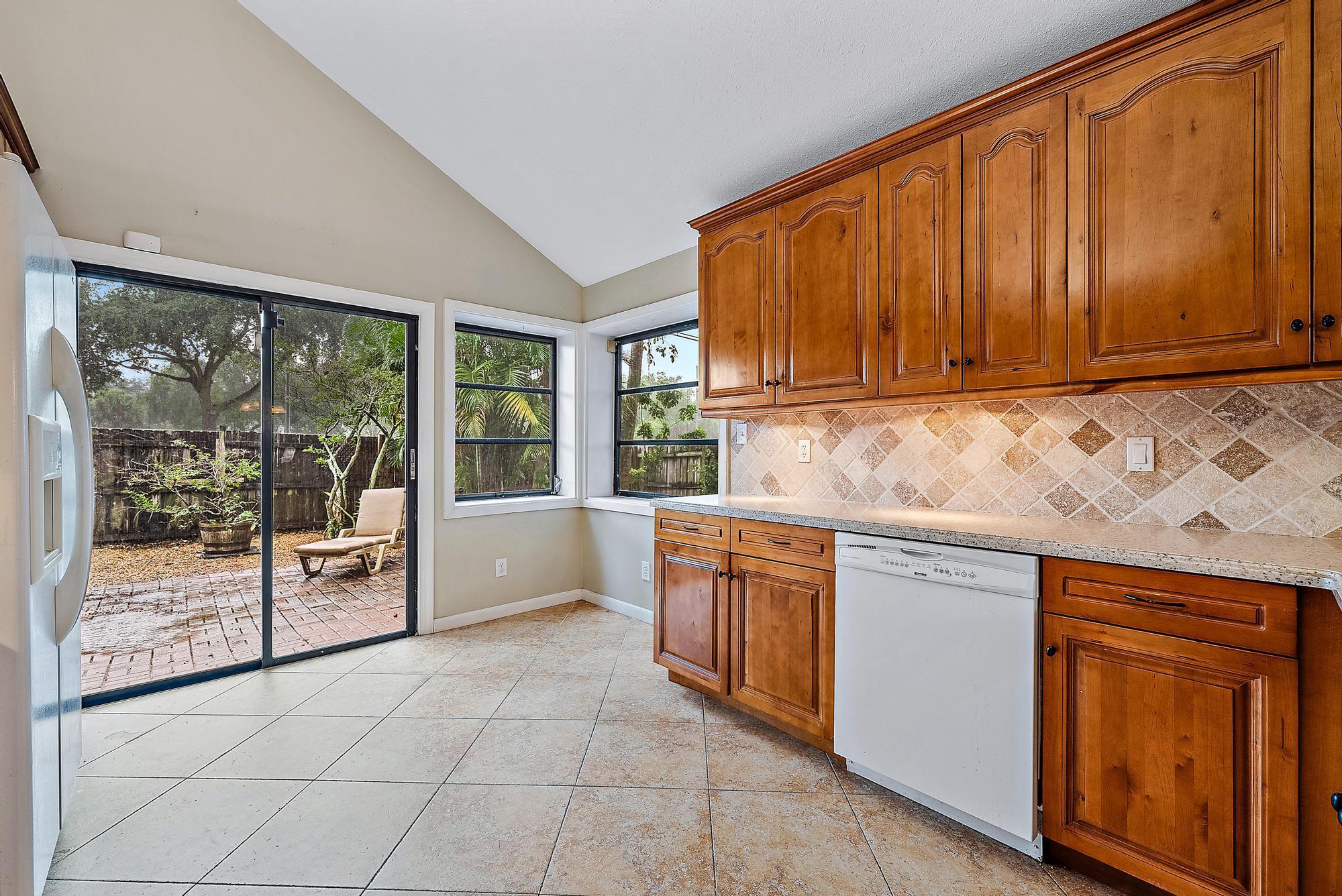 9006 Highland Pines Trail