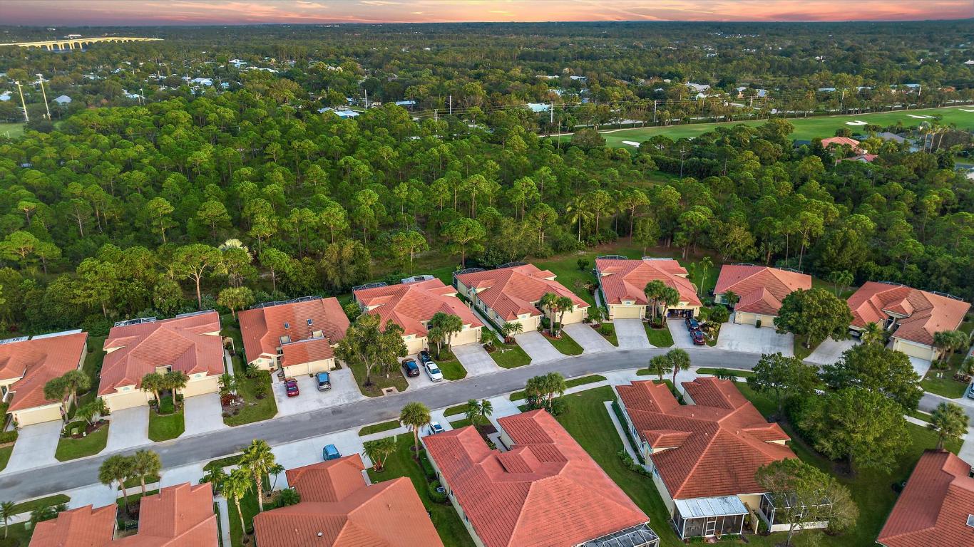 1419 SW Greens Pointe Way