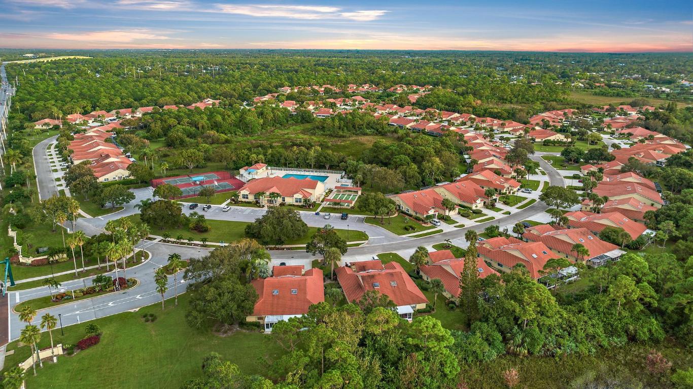 1419 SW Greens Pointe Way